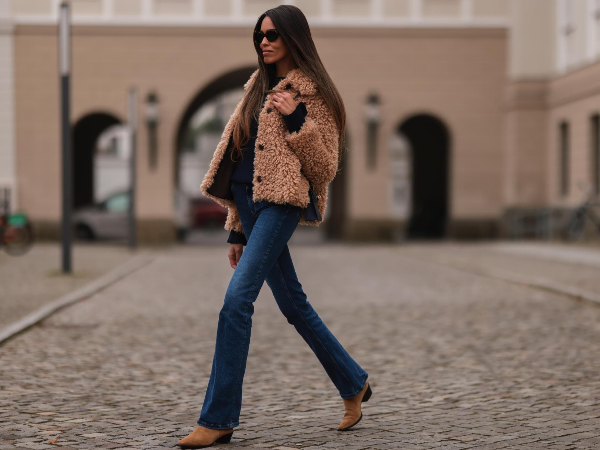 Bootcut Jeans mit Cowboy Boots