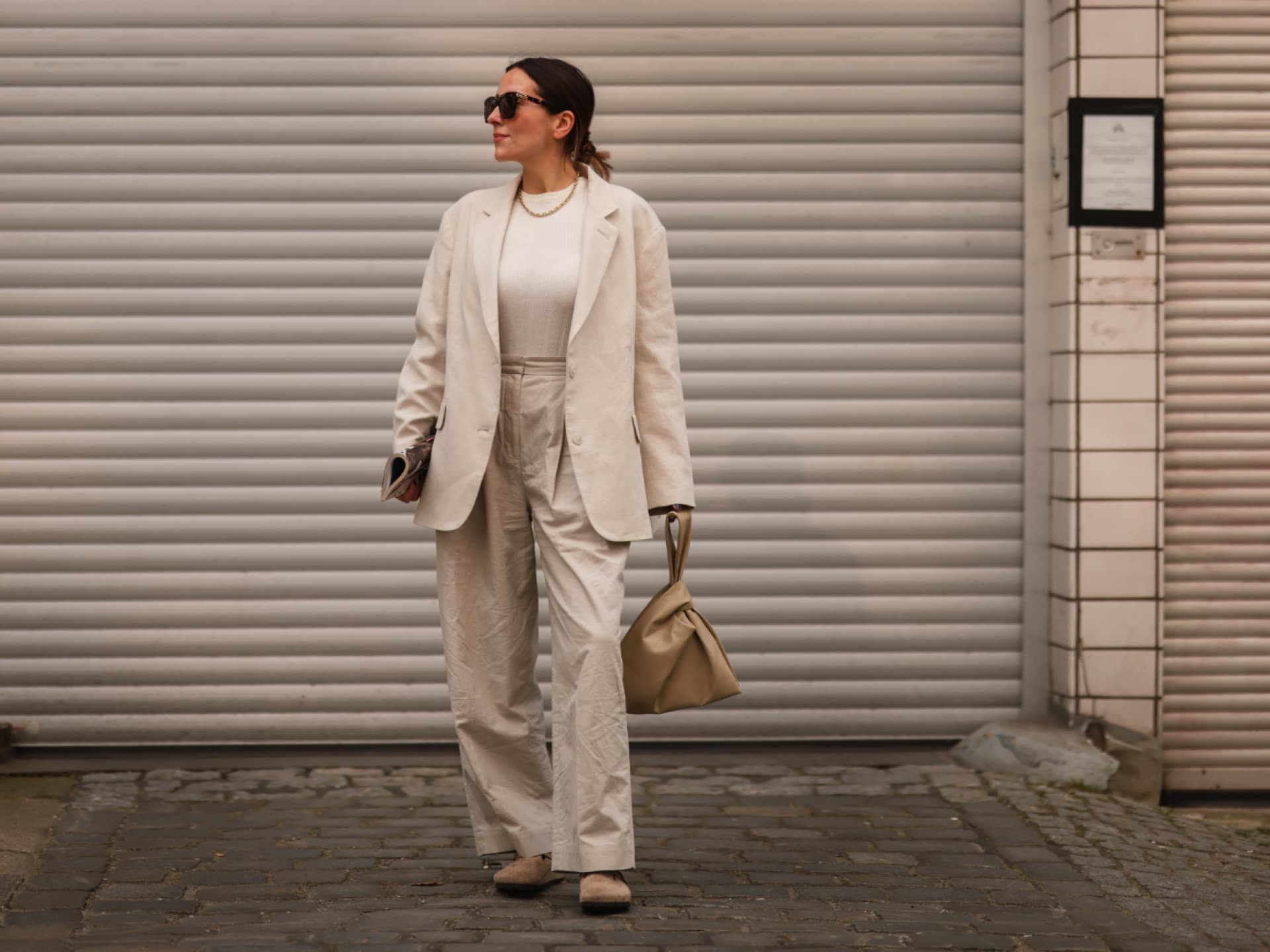 Unternehmerin Elise Seitz in Mules von Dr. Martens