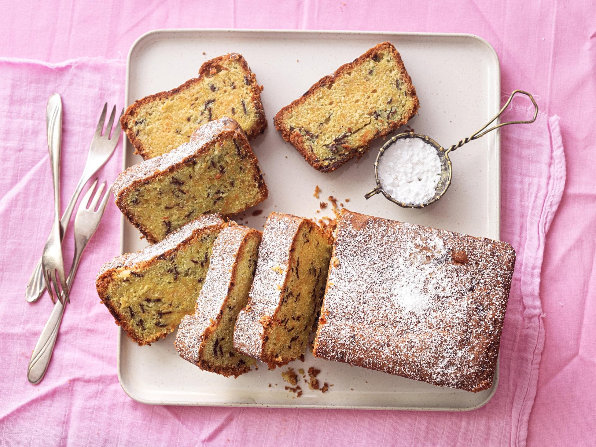 Apfel-Schokokuchen mit Puderzucker