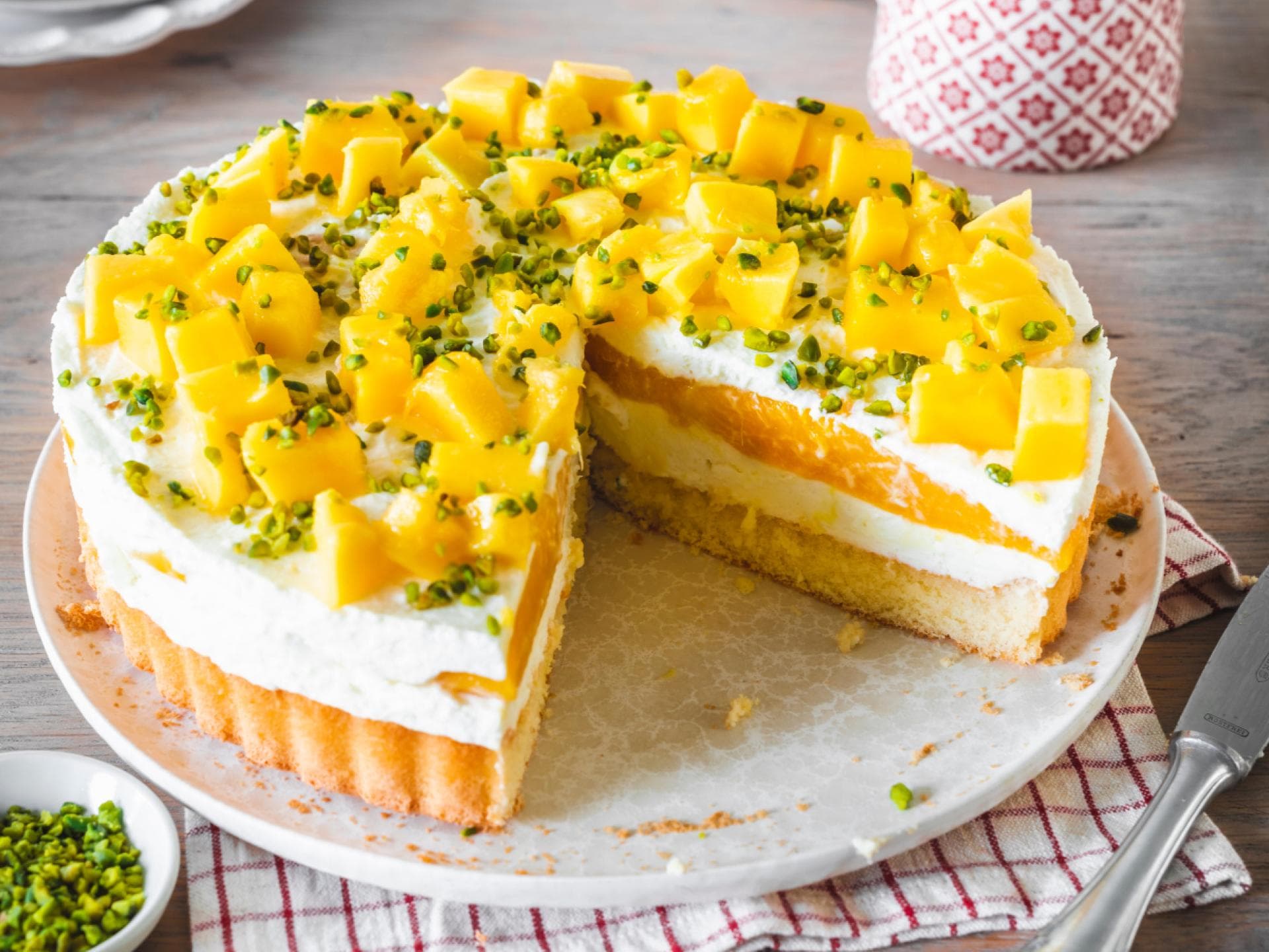 Mangotorte mit Pistazien