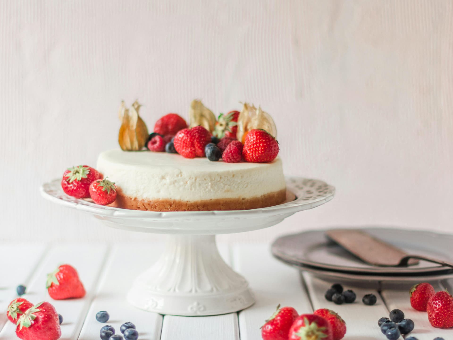 Käsekuchen mit frischen Beeren