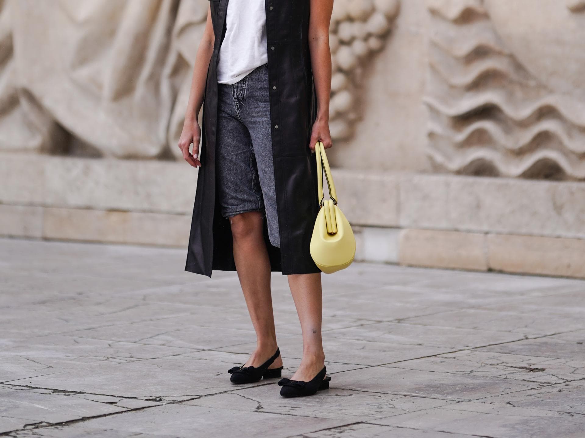 Natalia Verza im Streetstyle mit Caprihose