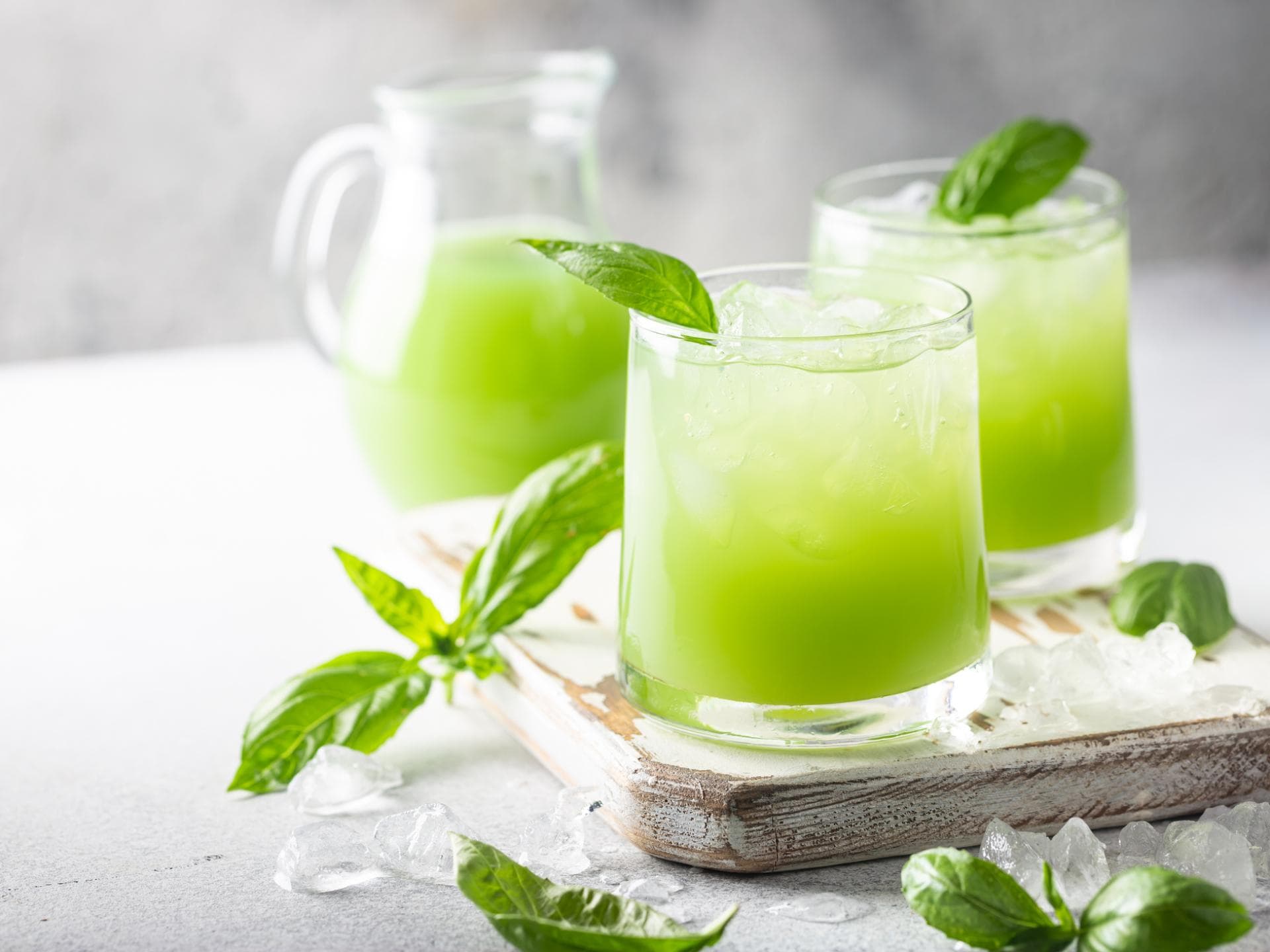Basilikum Limonade im Glas
