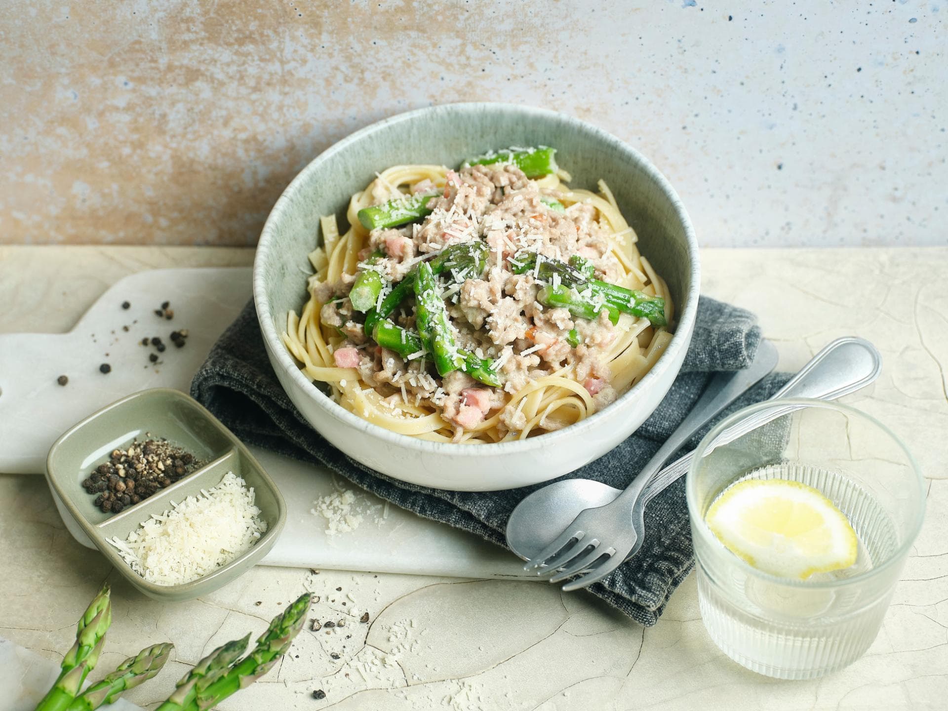Spaghetti mit Hackfleischsauce à la Carbonara 