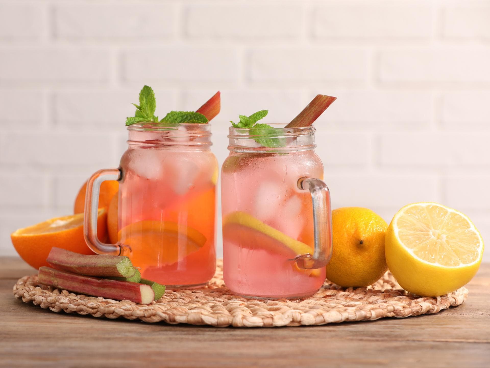 Rhabarbersaft im Glas