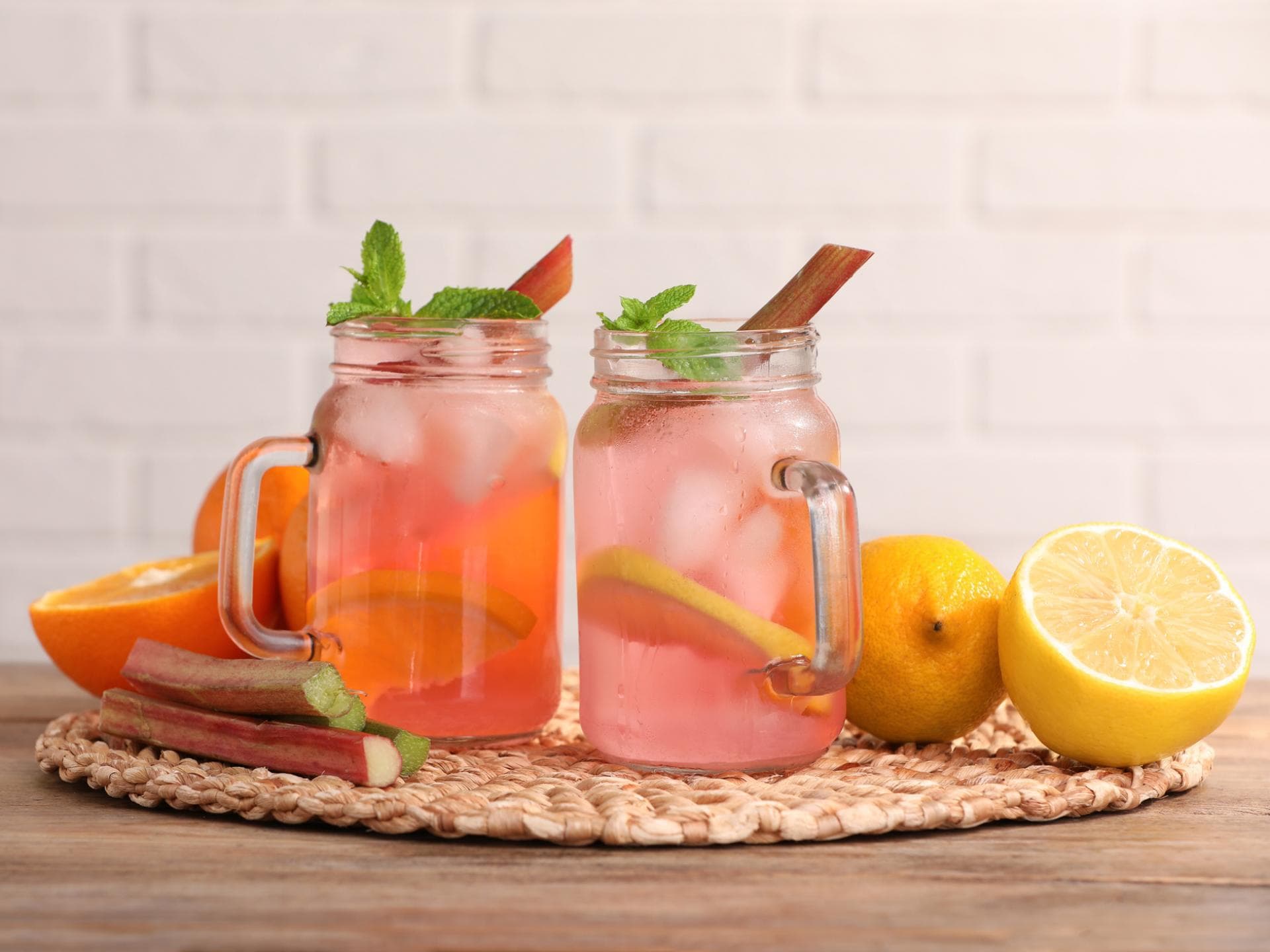Rhabarbersaft im Glas