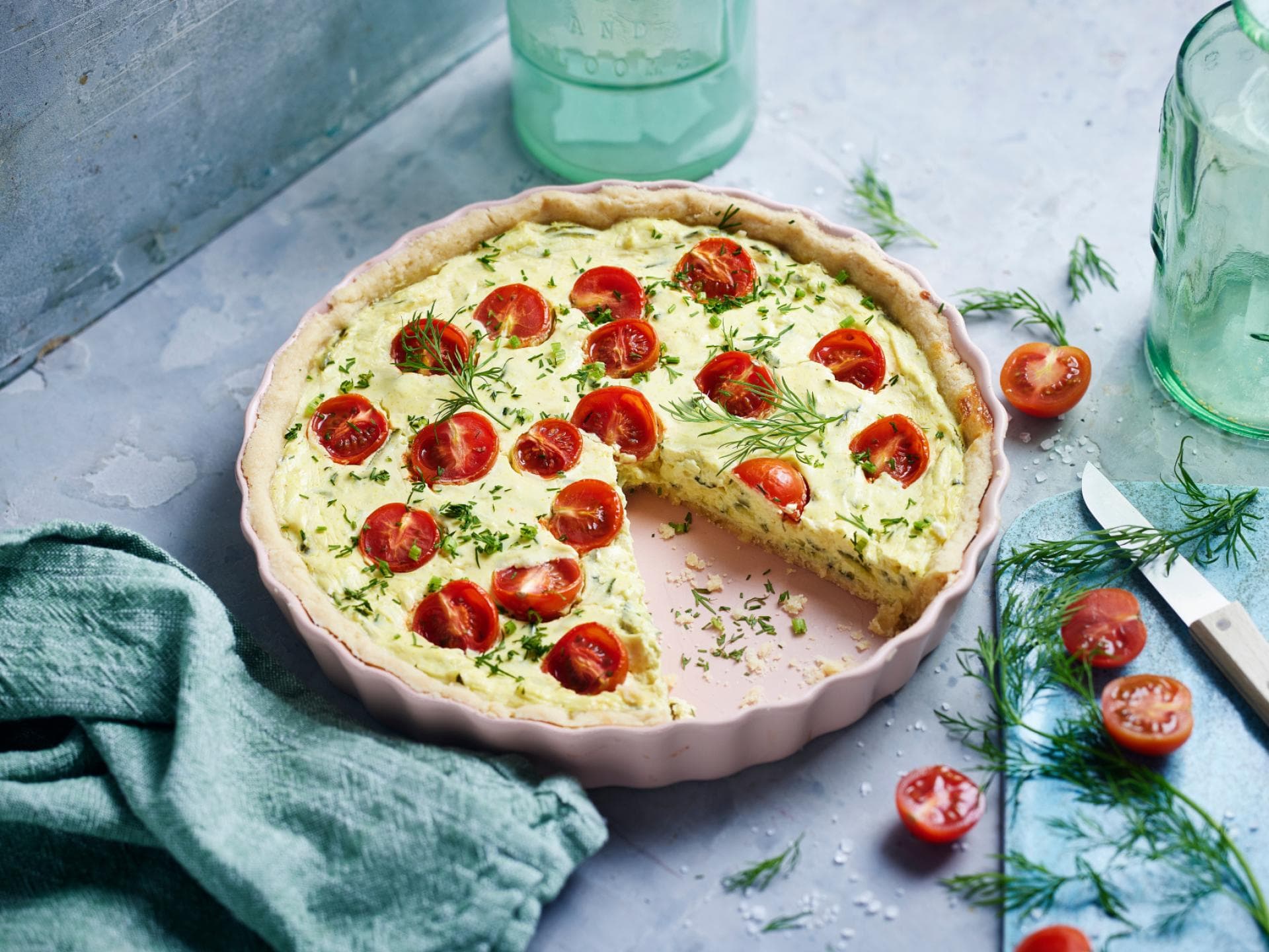 Zucchini-Quiche mit Tofu und Tomaten 