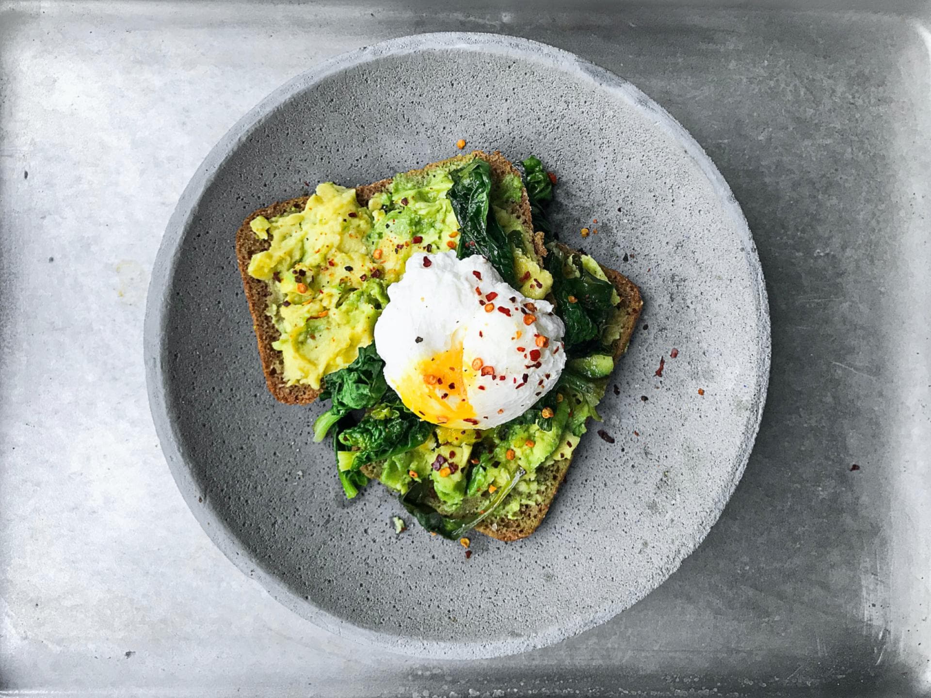 Eggs Benedict auf Brot