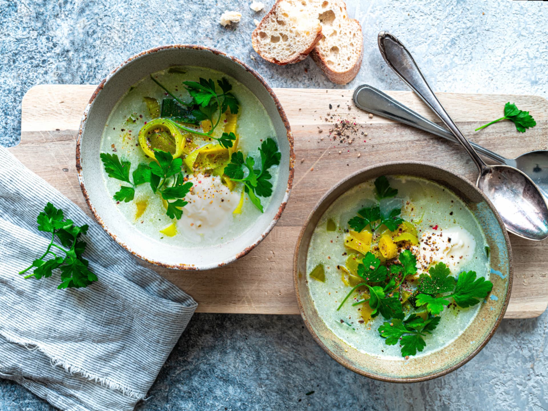 Schnelle Lauchsuppe mit Sauerrahm