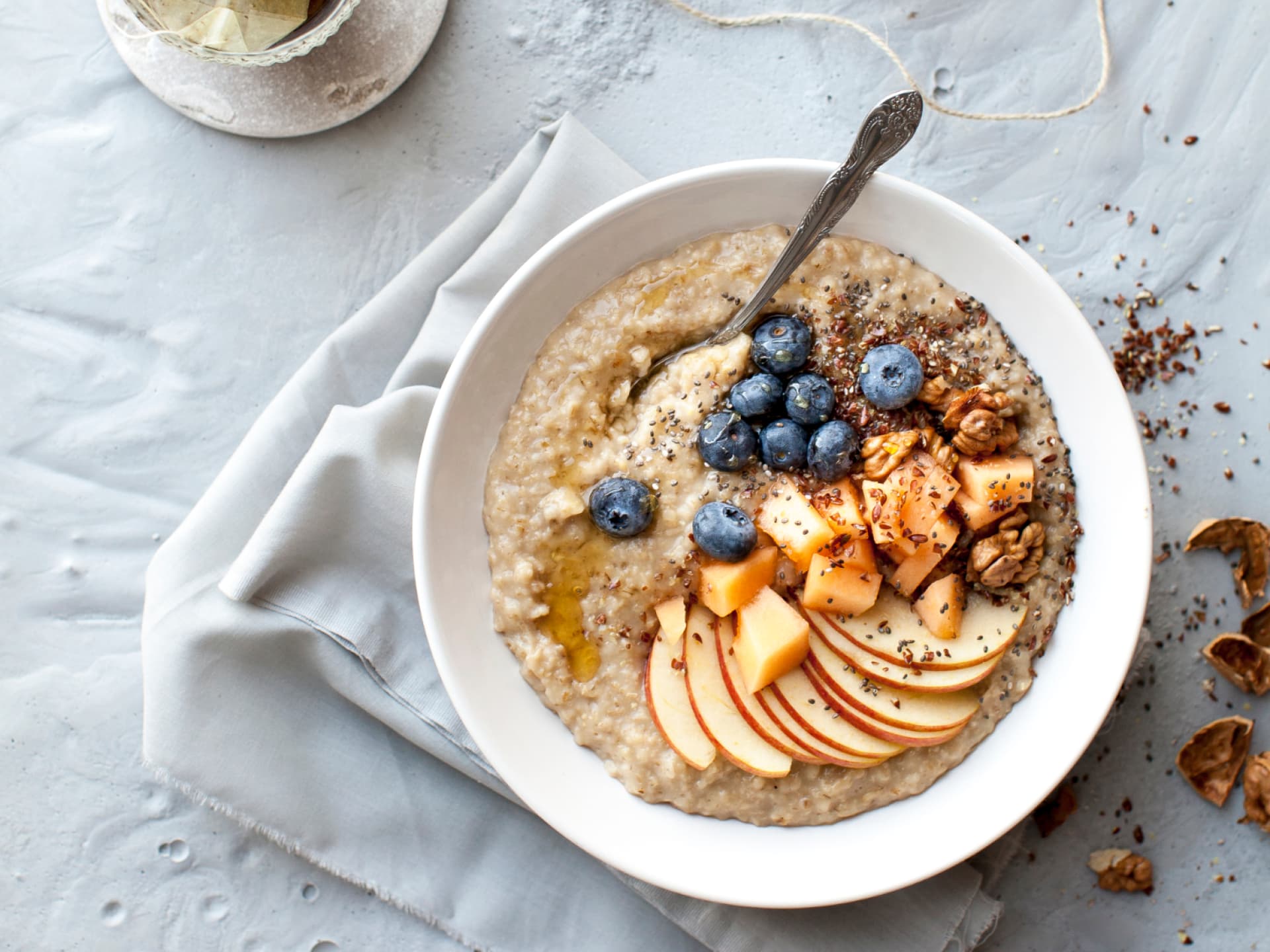 Porridge mit Äpfeln und Zimt