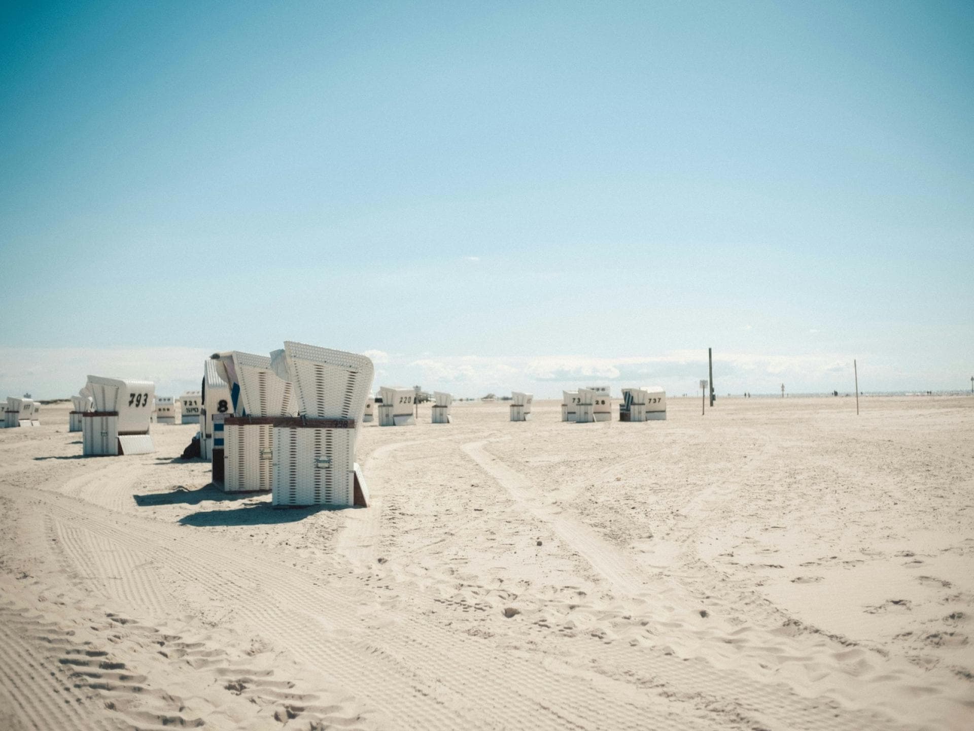 Strandkörbe am Meer