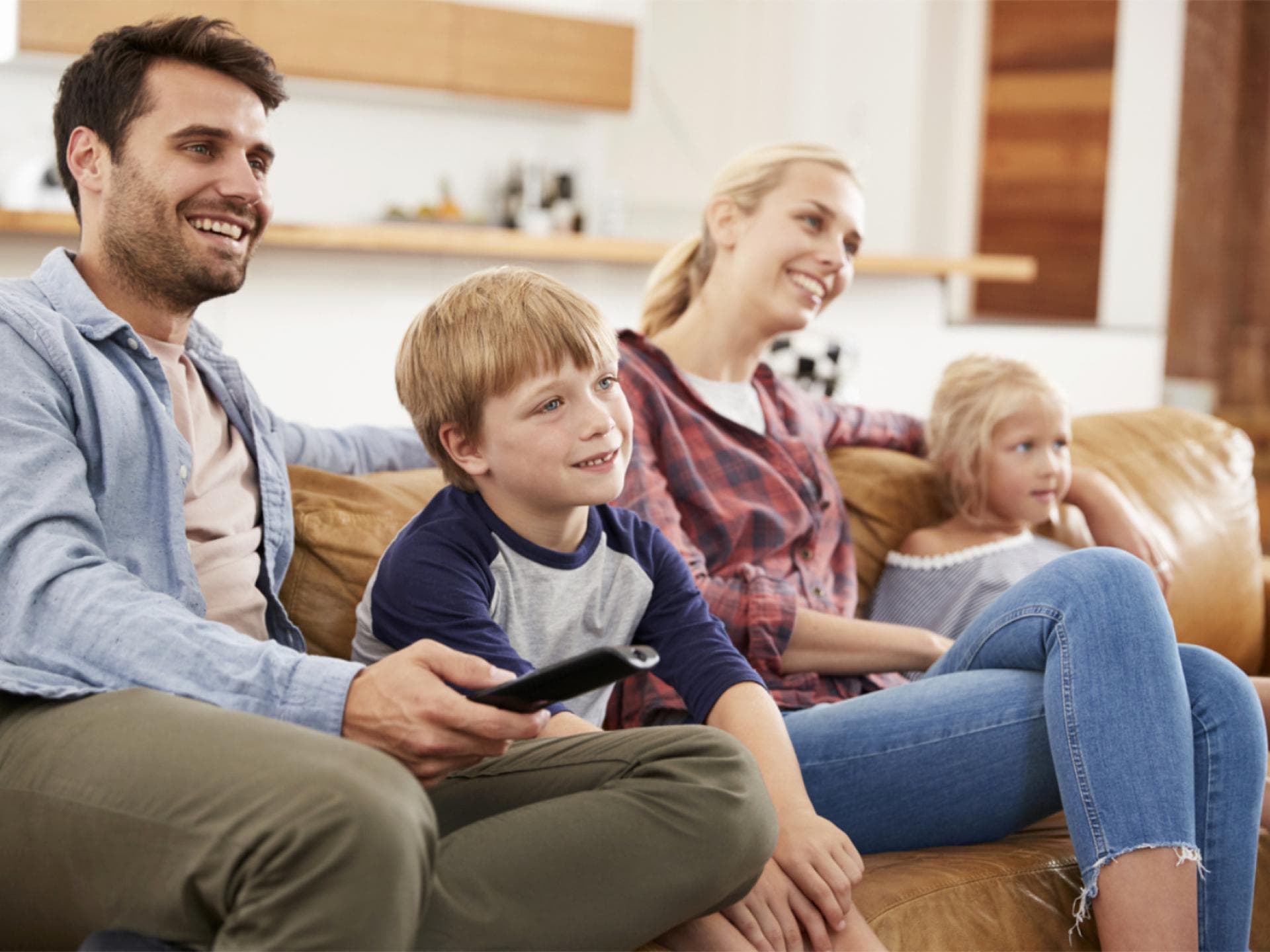Familie schaut einen Film