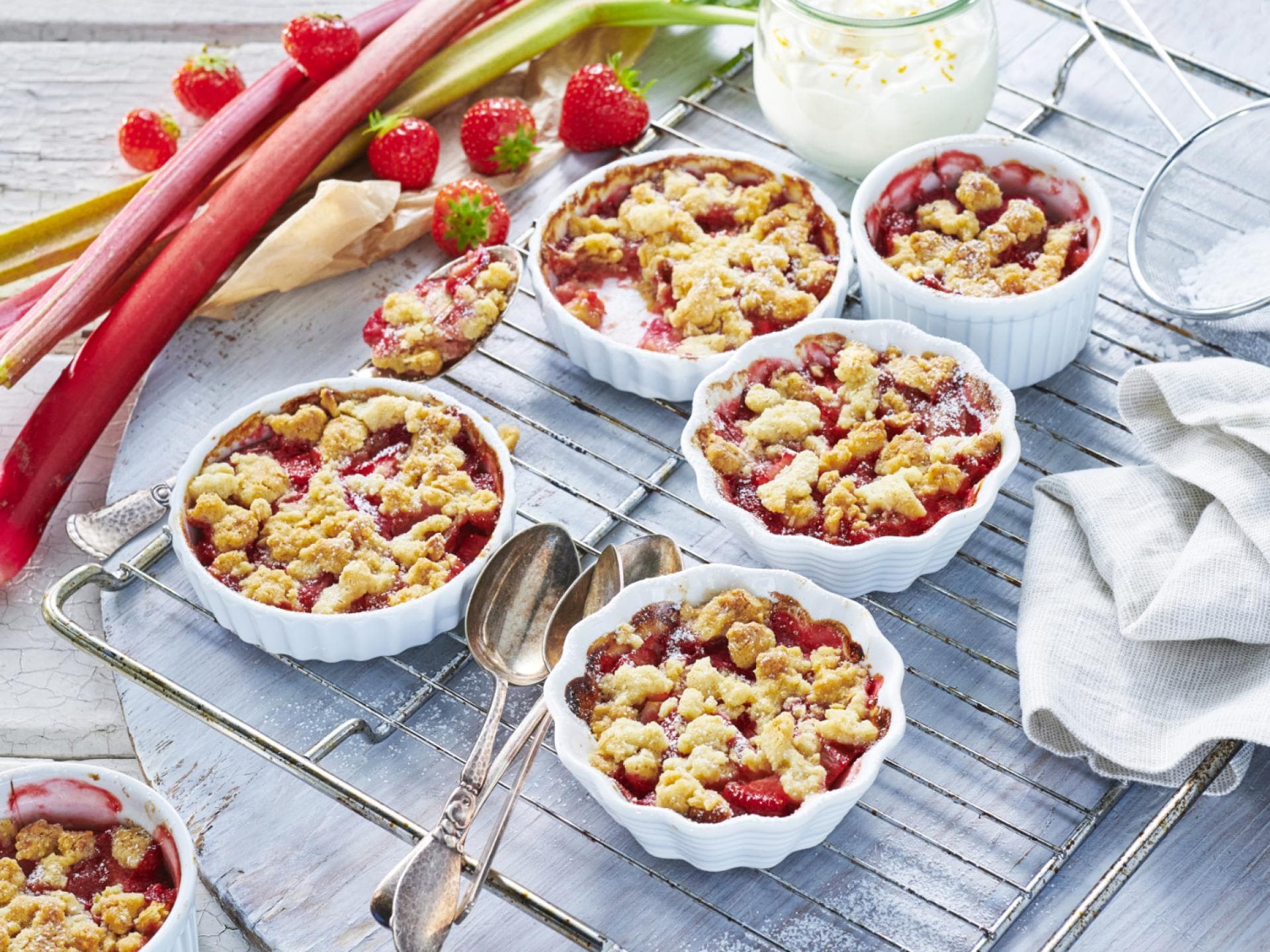 Erdbeer-Rhabarber-Crumble 