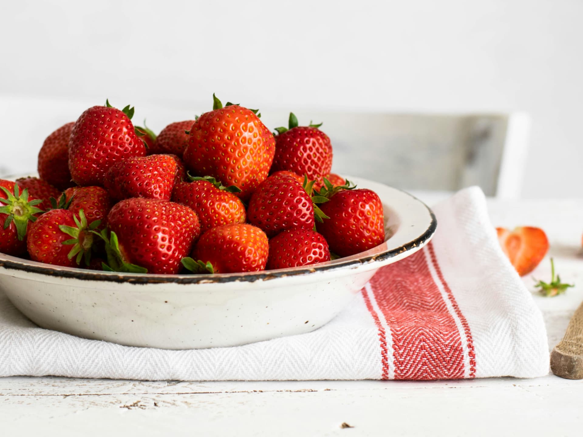 Frische Erdbeeren auf einem Teller