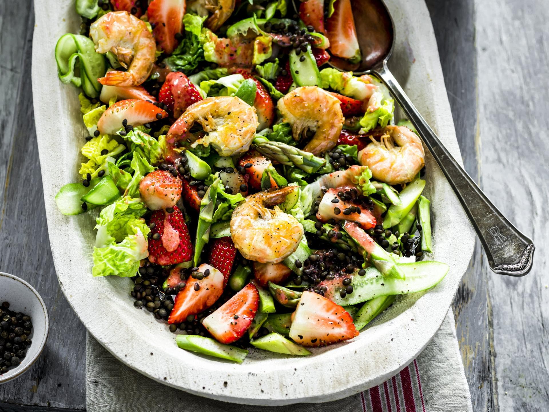 Erdbeer-Salat mit Garnelen Erdbeer-Salat mit Garnelen