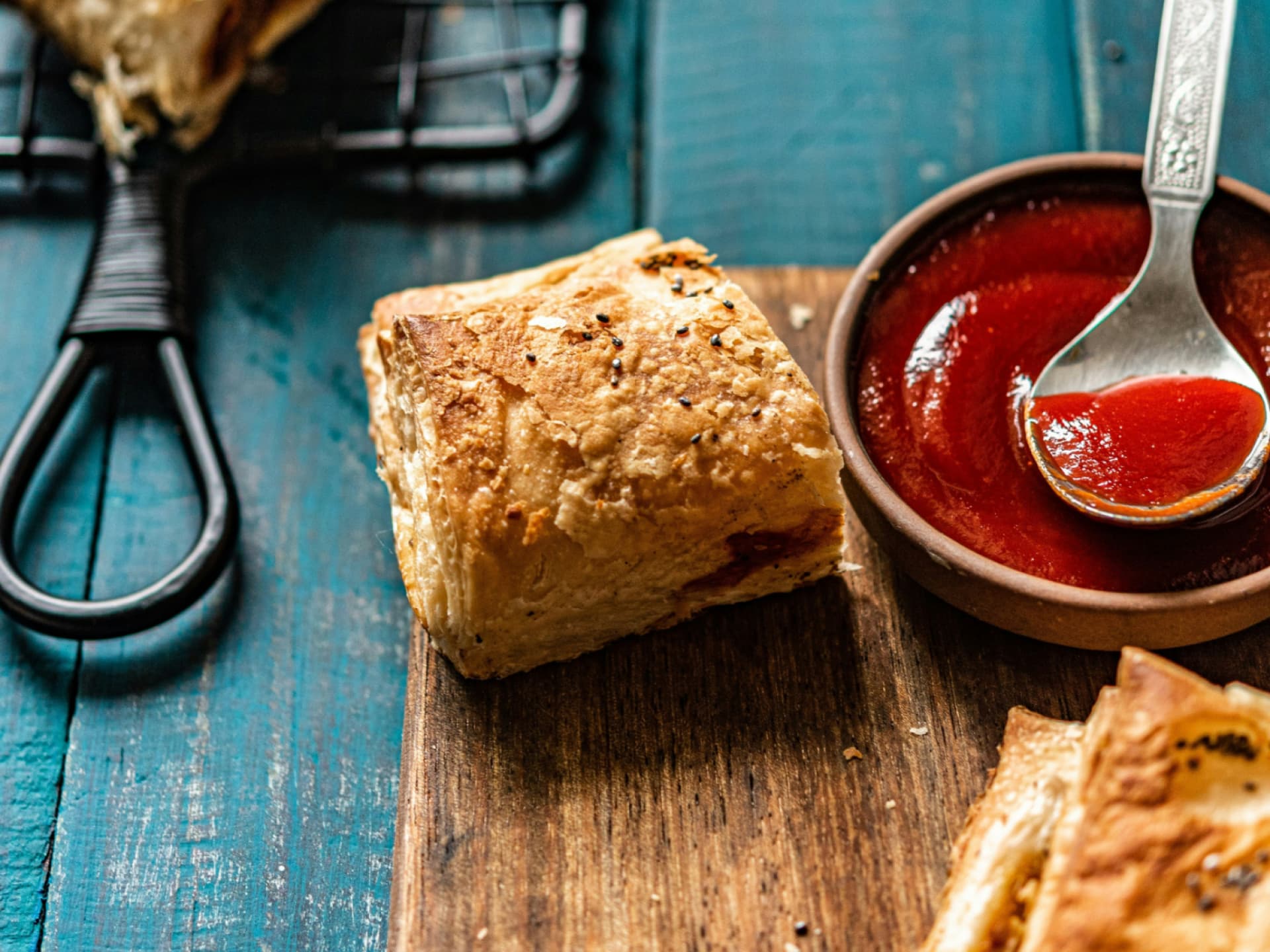 Gefüllte Blätterteigtaschen mit Cheddar