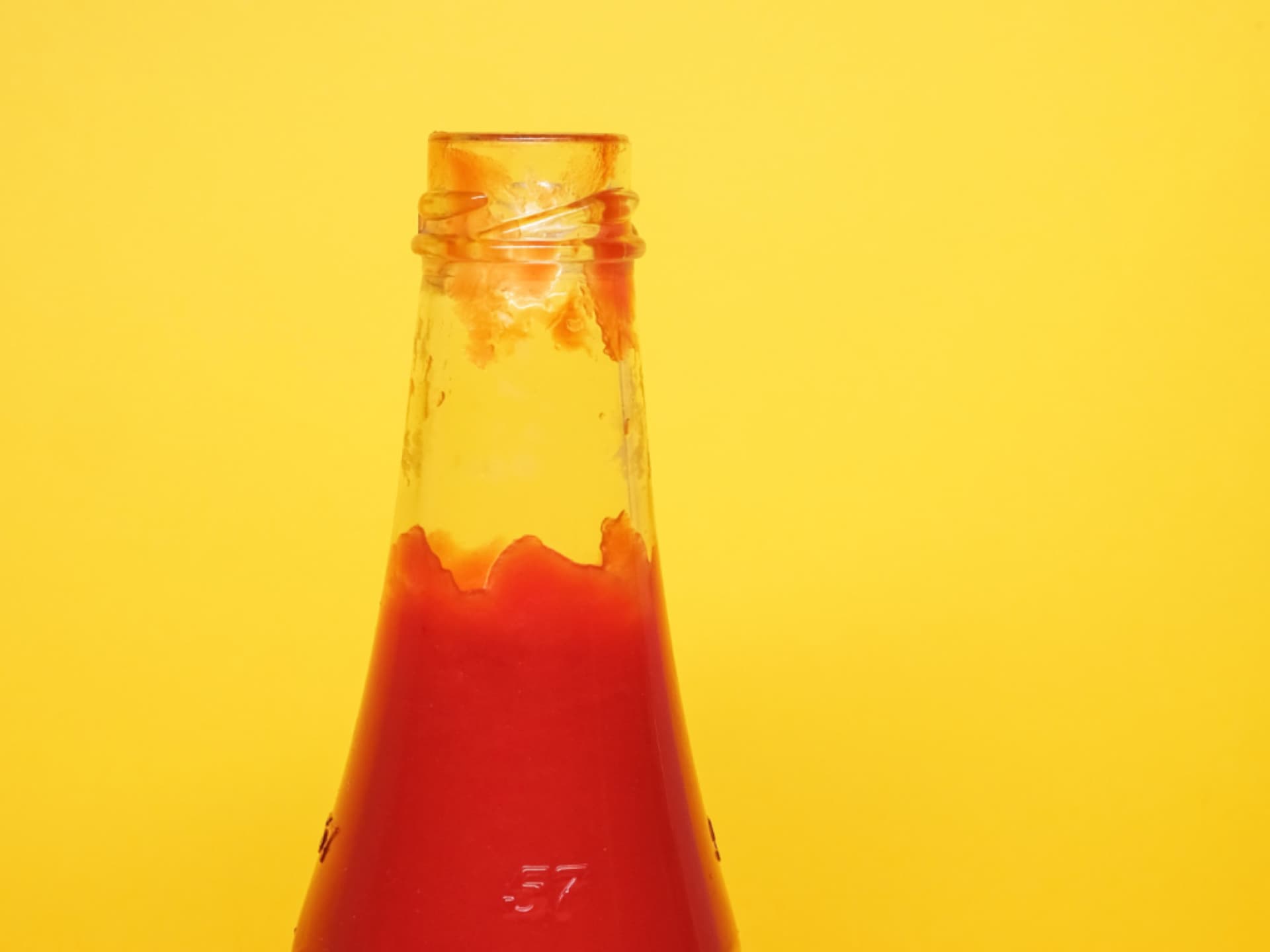 Ketchup für die Haare Ketchup-Flasche