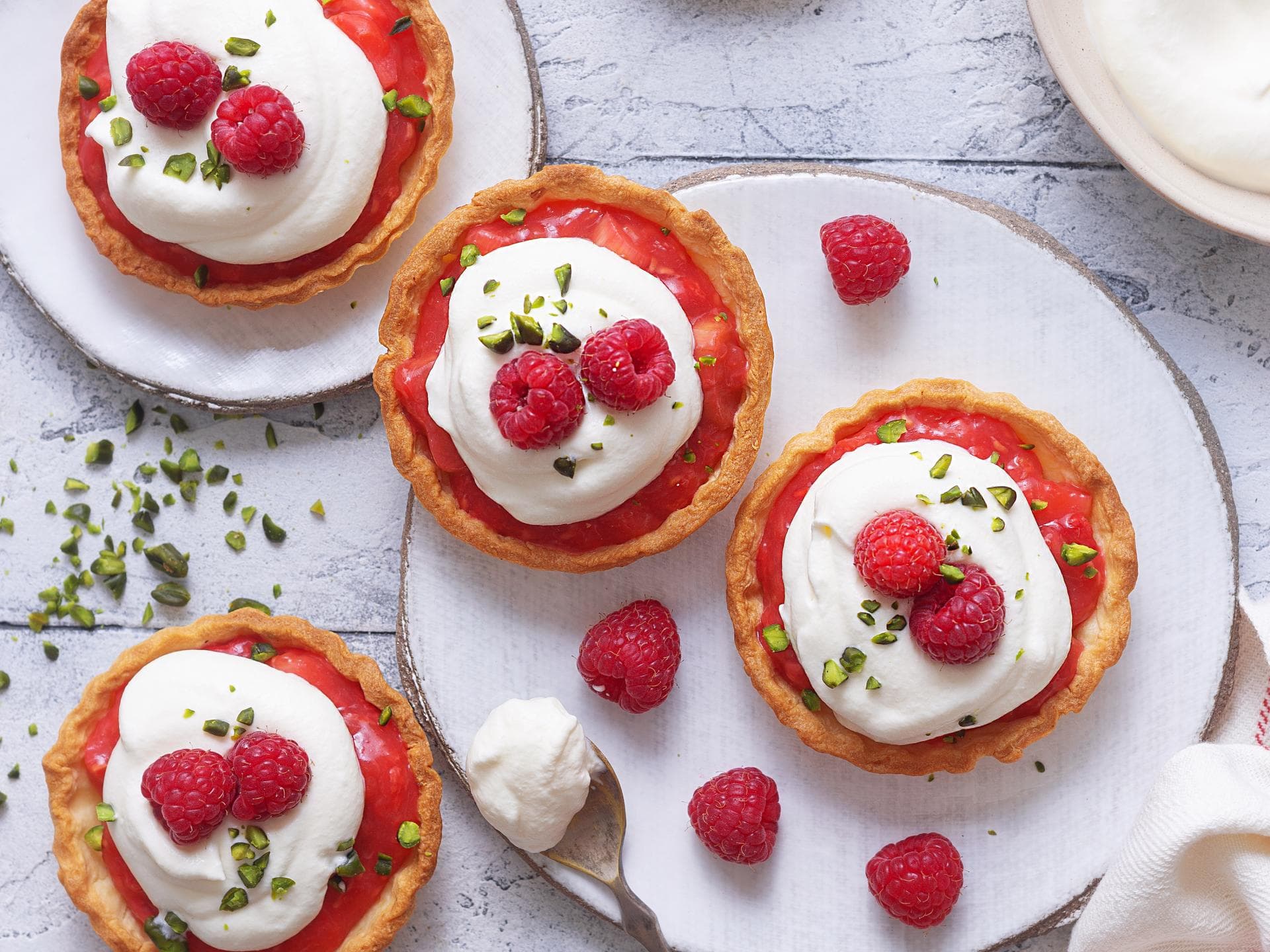 Rhabarber-Torteletts mit Himbeeren 