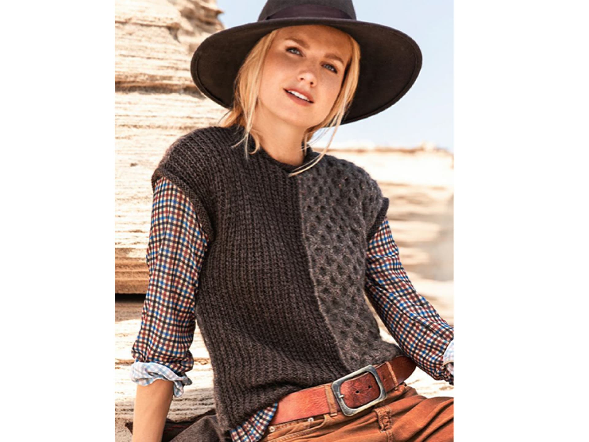 Model in Mustermix-Sommertop von Lana Grossa