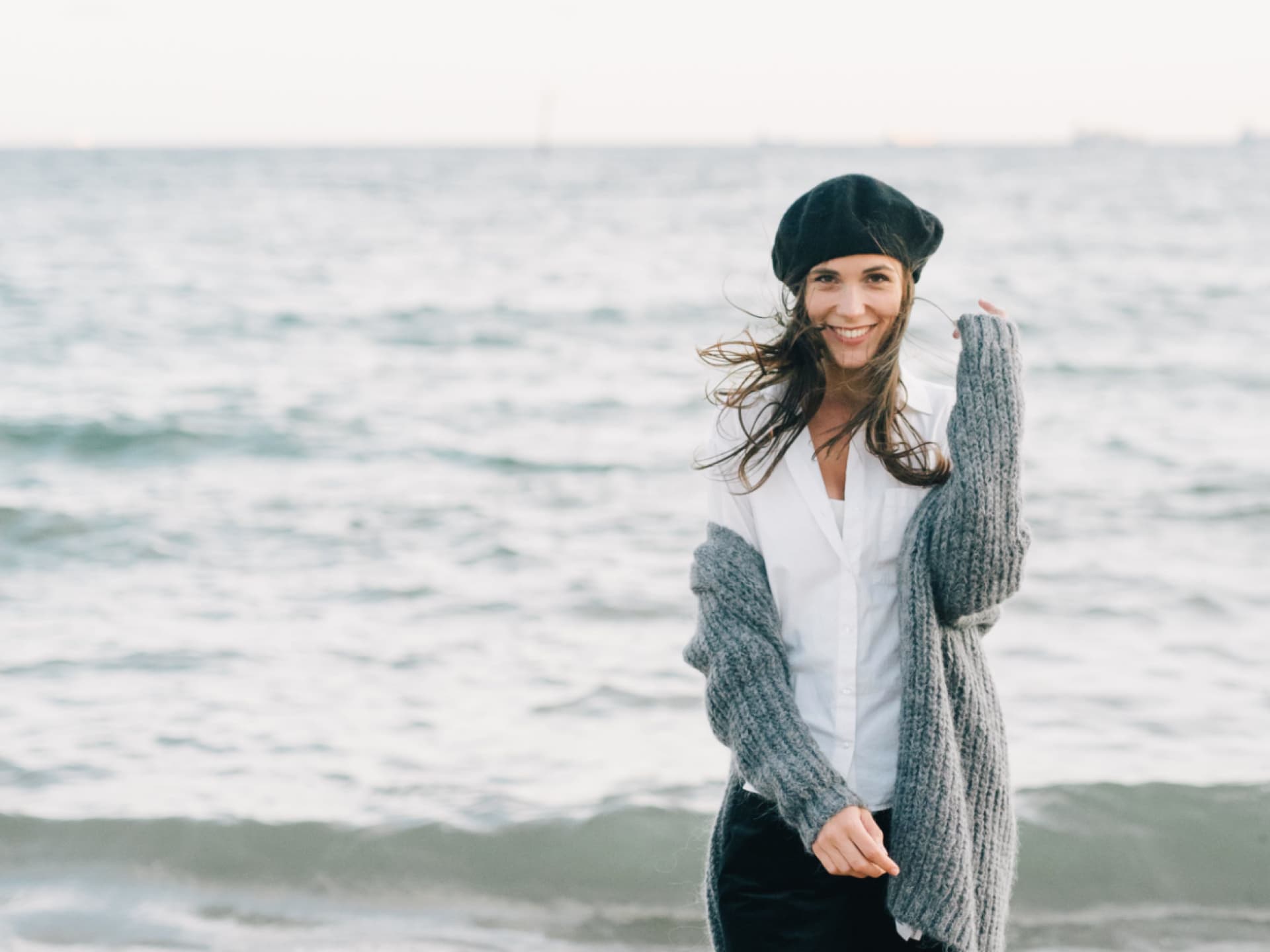 Model in Seelenwärmer-Cardigan 