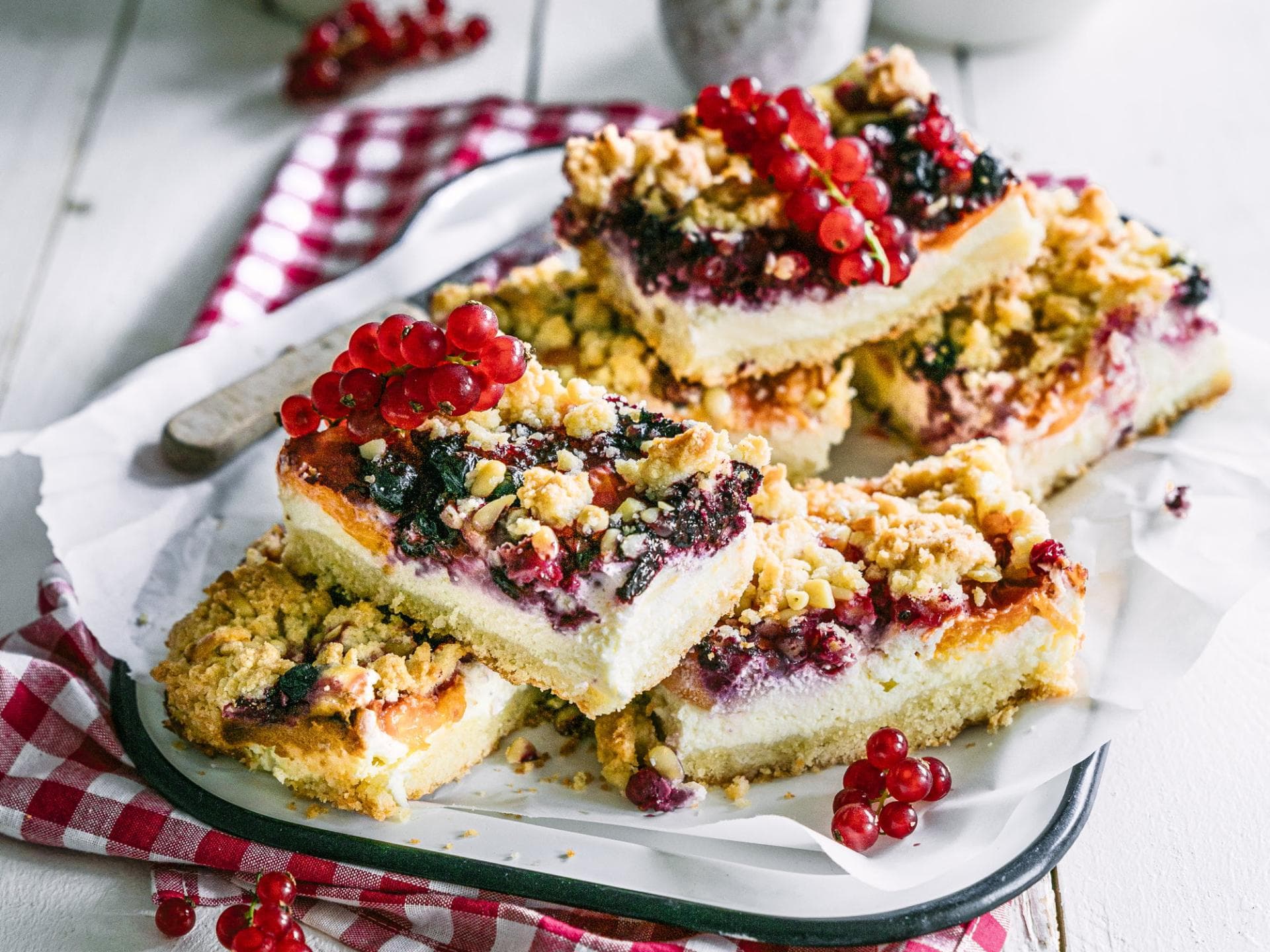 Aprikose-Johannisbeer-Quarkkuchen 