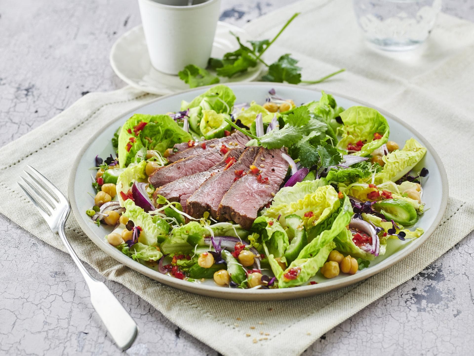 Asia-Salat mit Rindersteak 