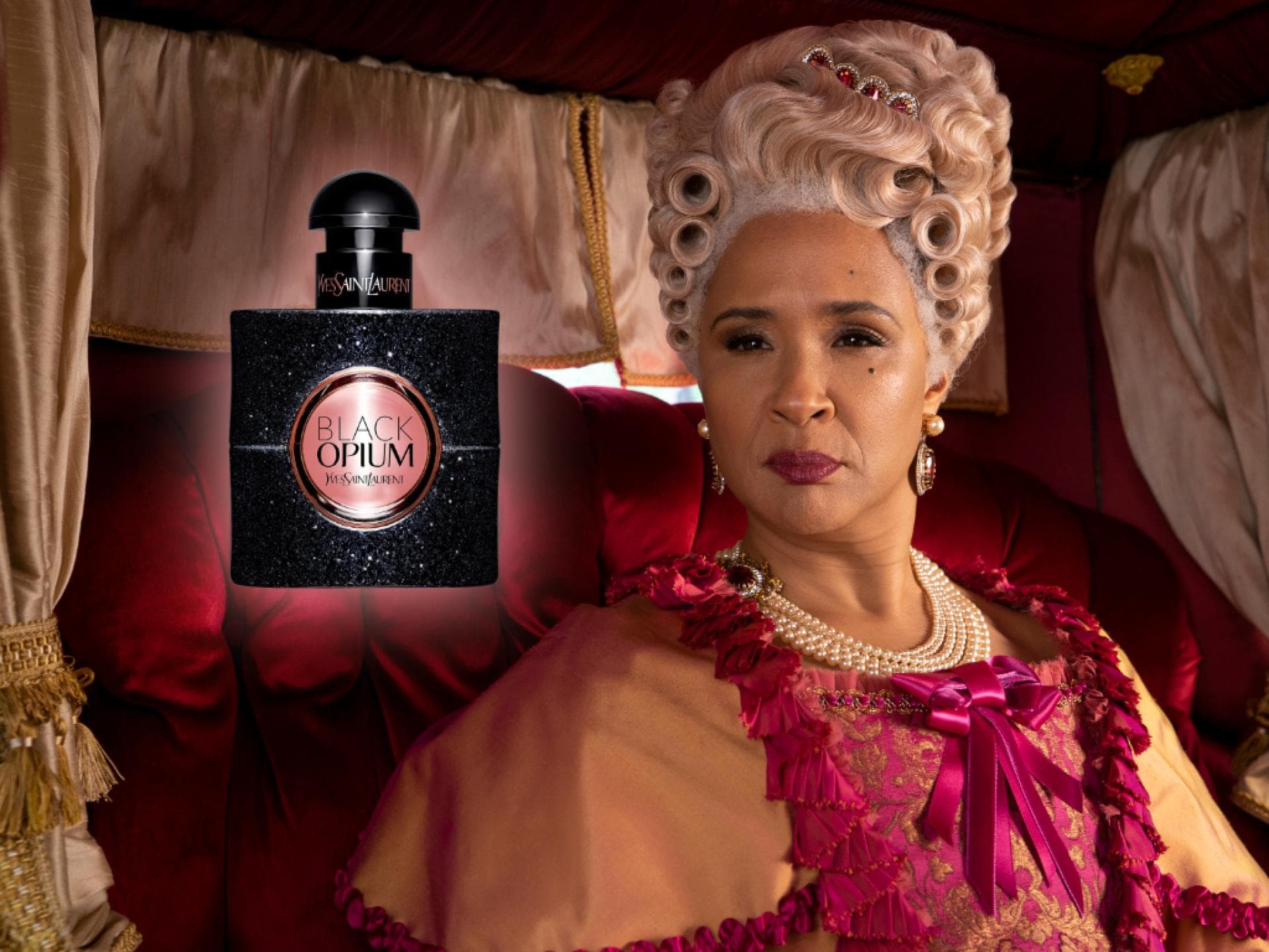 Queen Charlotte aus Bridgerton mit dem Black Opium Parfum Queen Charlotte aus Bridgerton mit dem Black Opium Parfum