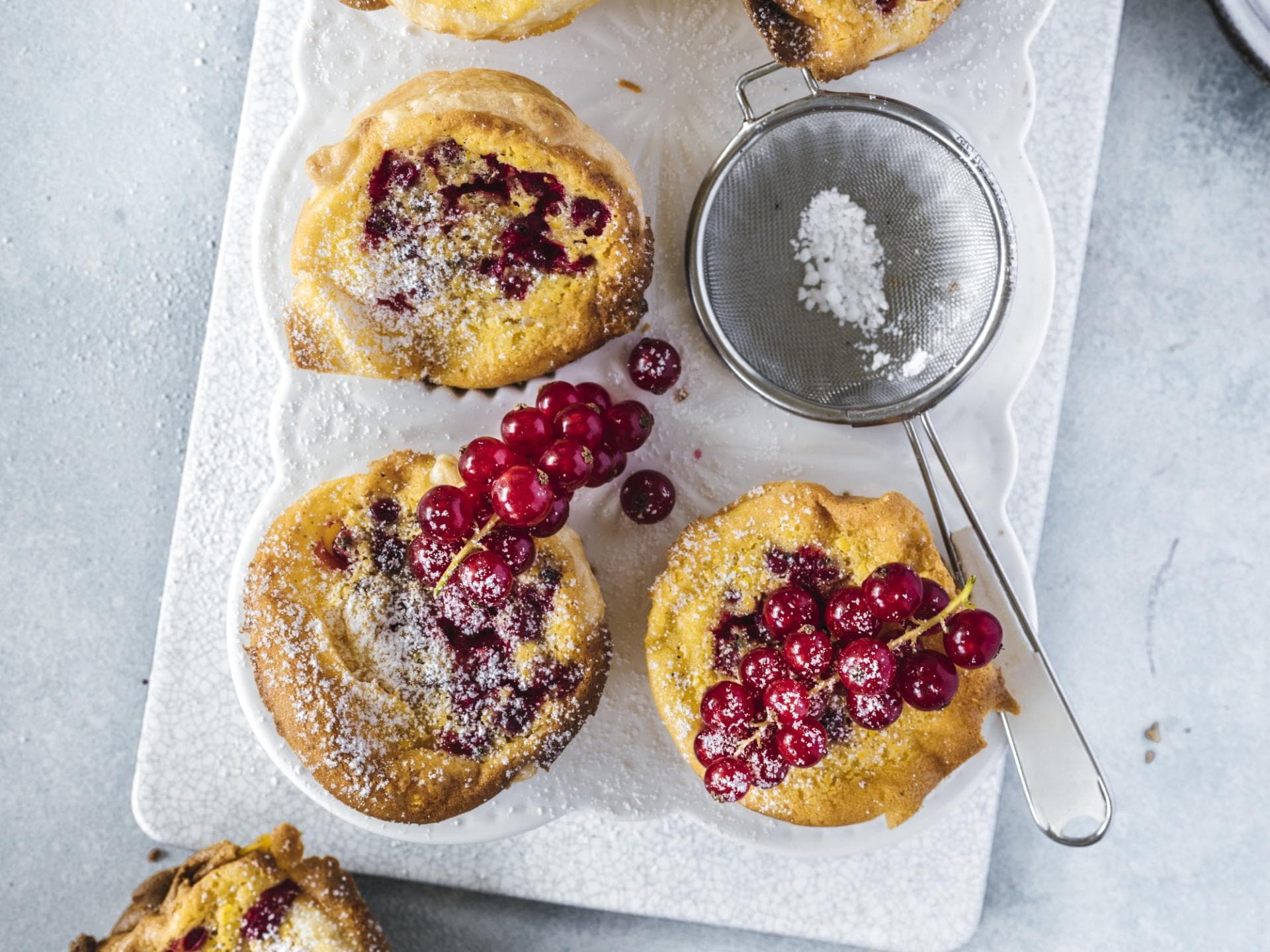Pudding-Muffins mit Johannisbeeren