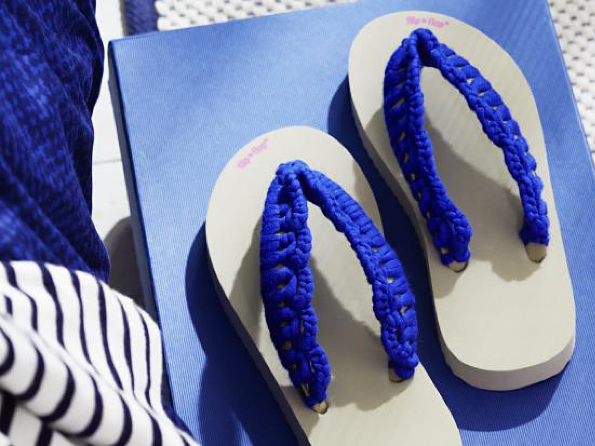 Häkeln im Sommer - Flip-Flops mit gehäkeltem Steg