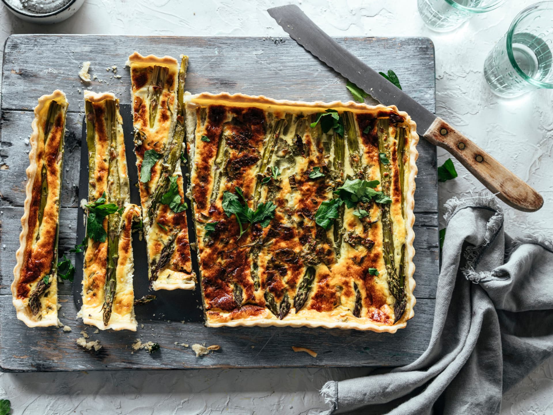 Herzhafte Kuchen - Spargeltarte mit grünem Spargel