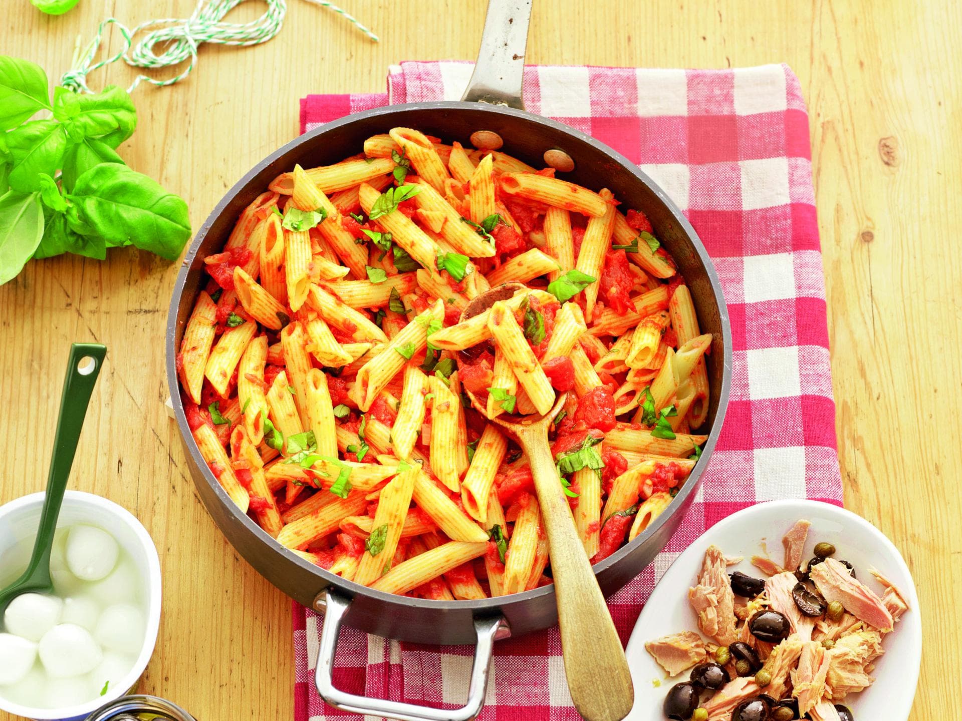 Penne mit Tomatensoße 