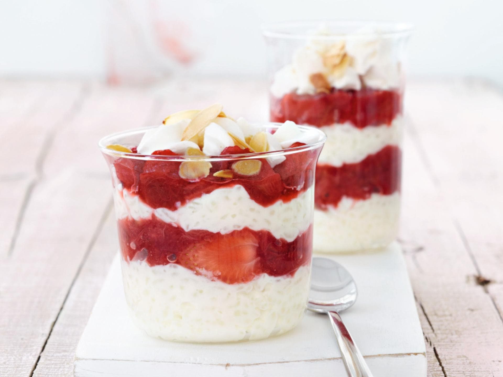 Milchreis-Trifle mit Rhabarber