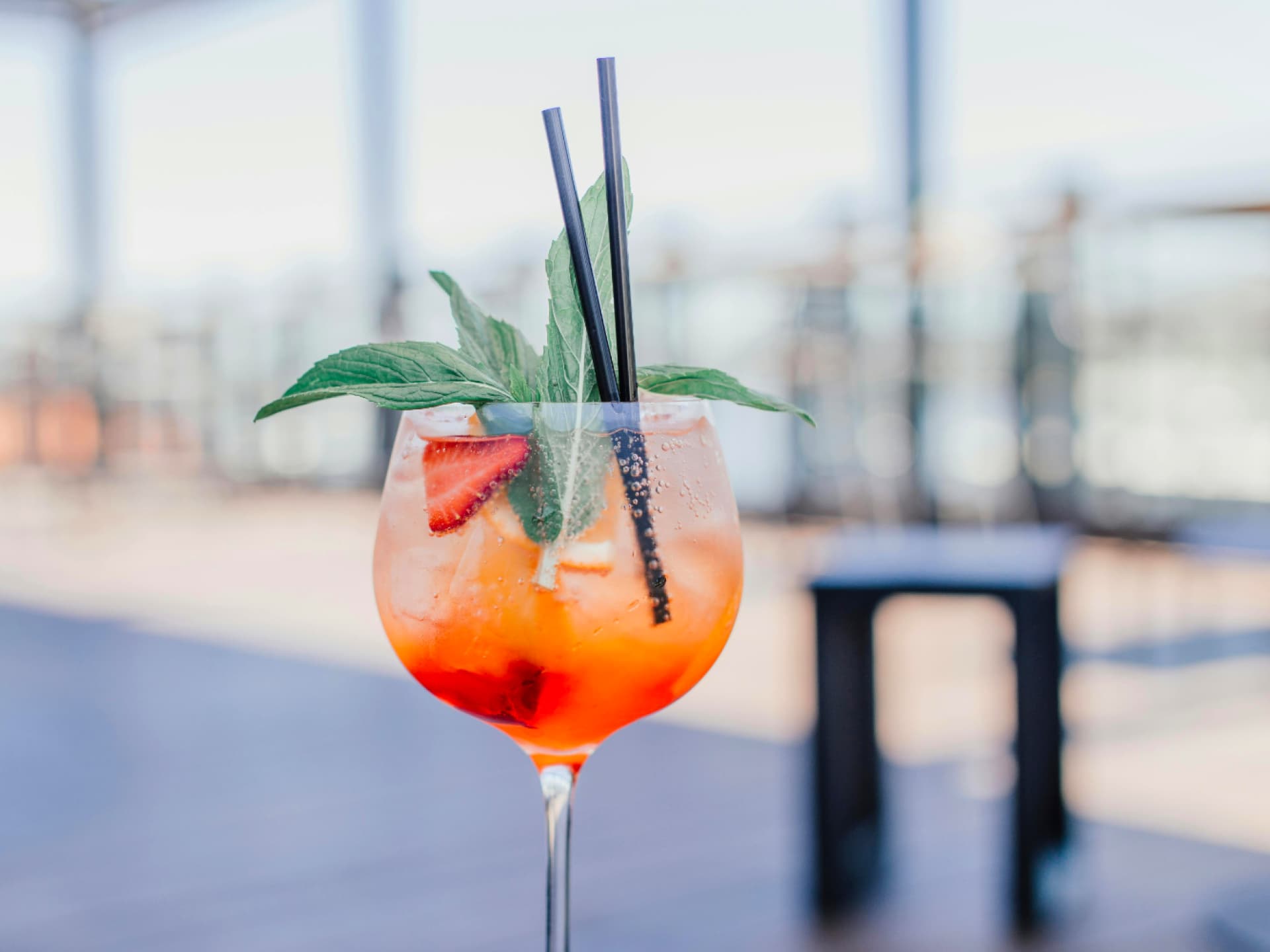 Sommer-Cocktail Erdbeer-Spritz