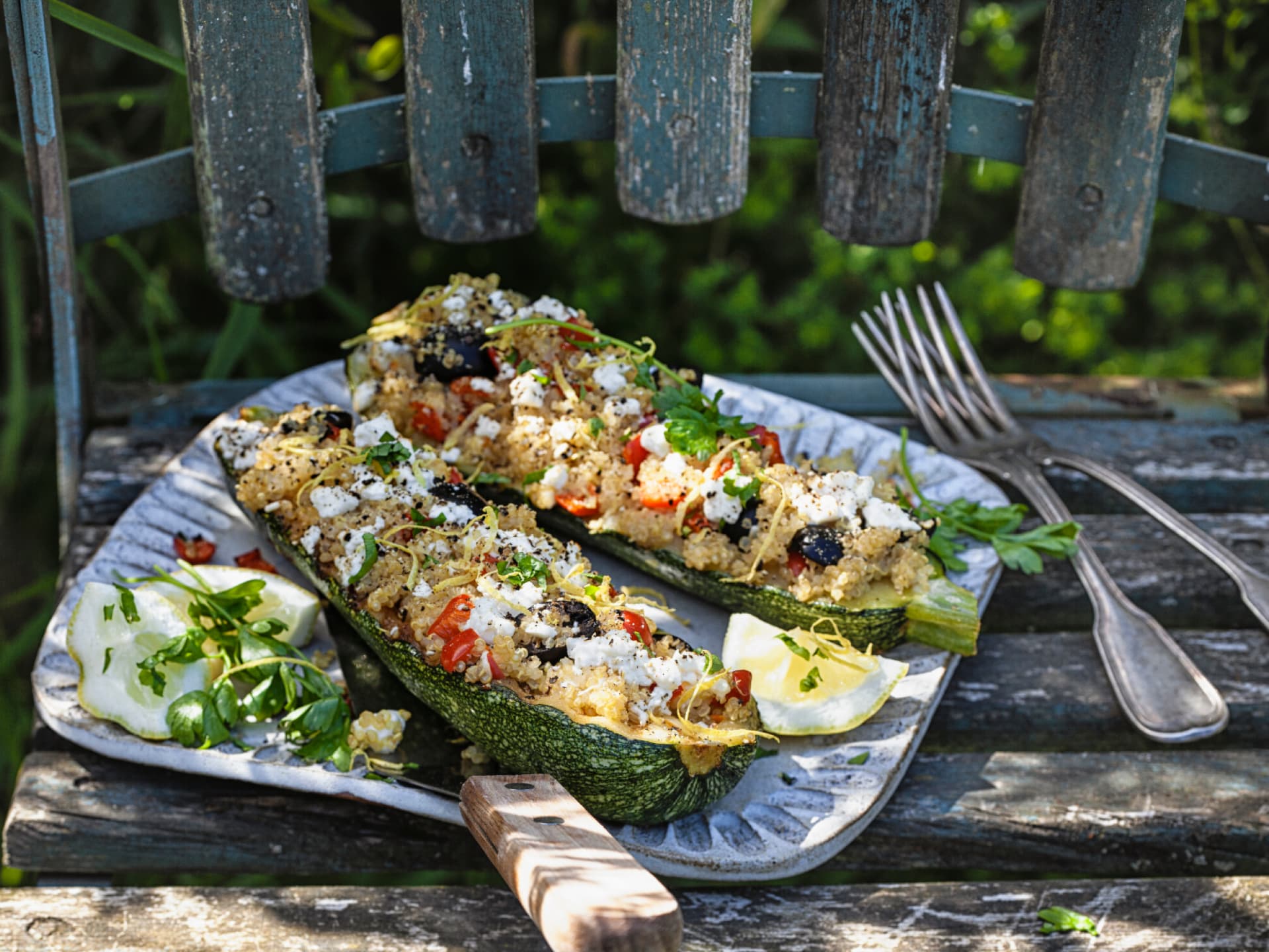 Vegan grillen - gefüllte Zucchini vom Grill