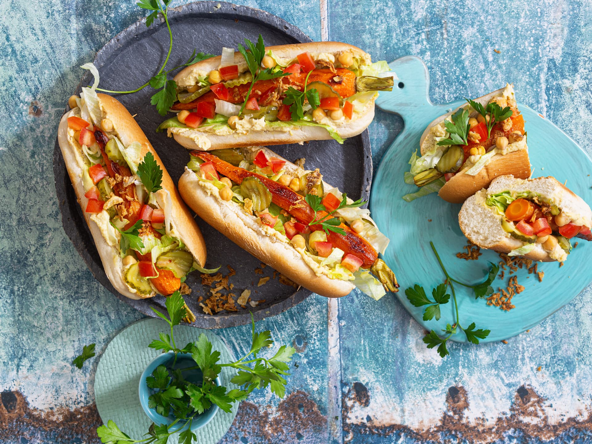 Vegan grillen - Möhren-Hot-Dogs mit Hummus
