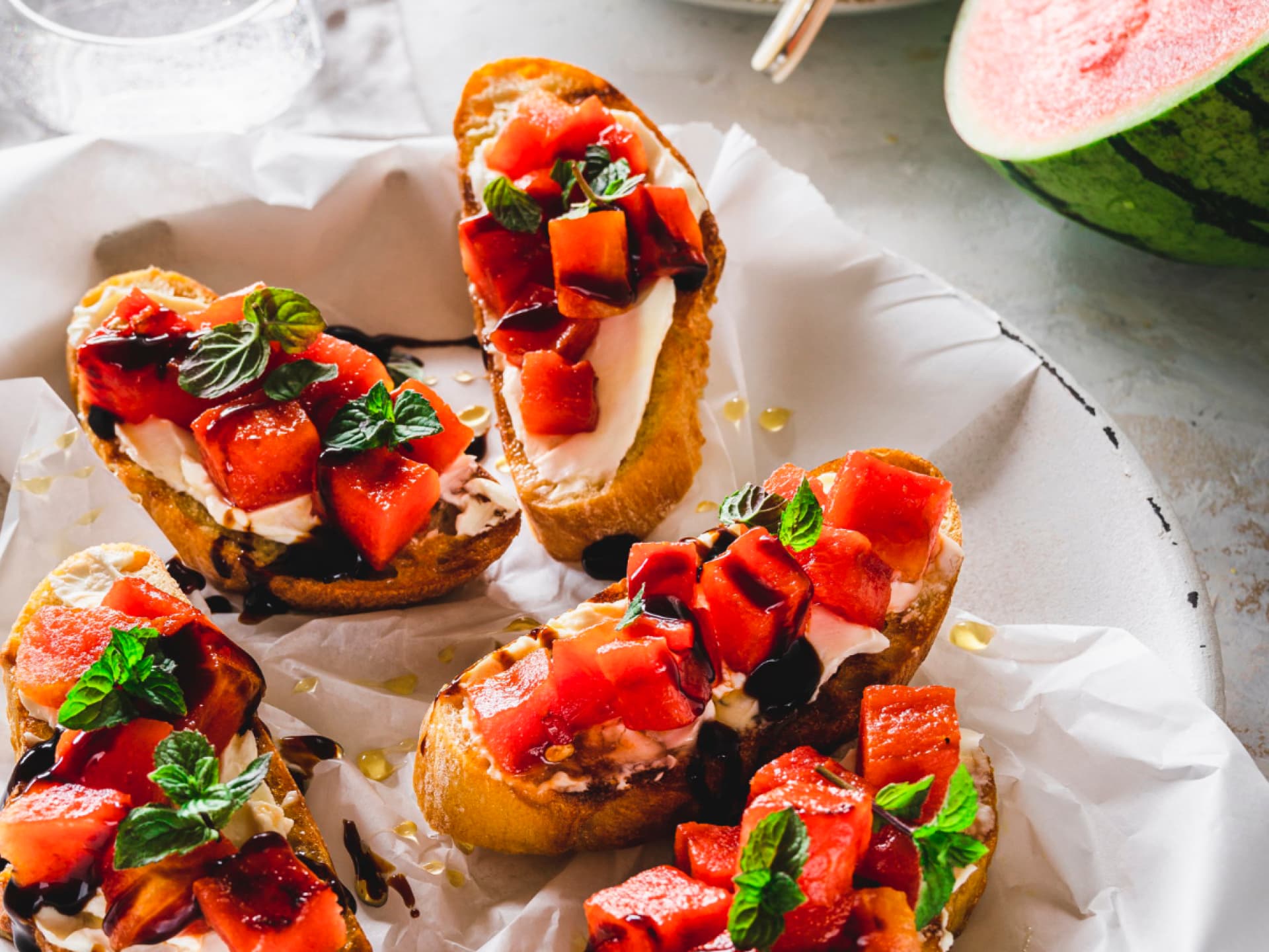 Vegetarisch grillen - Röstbrot mit gegrillter Melone