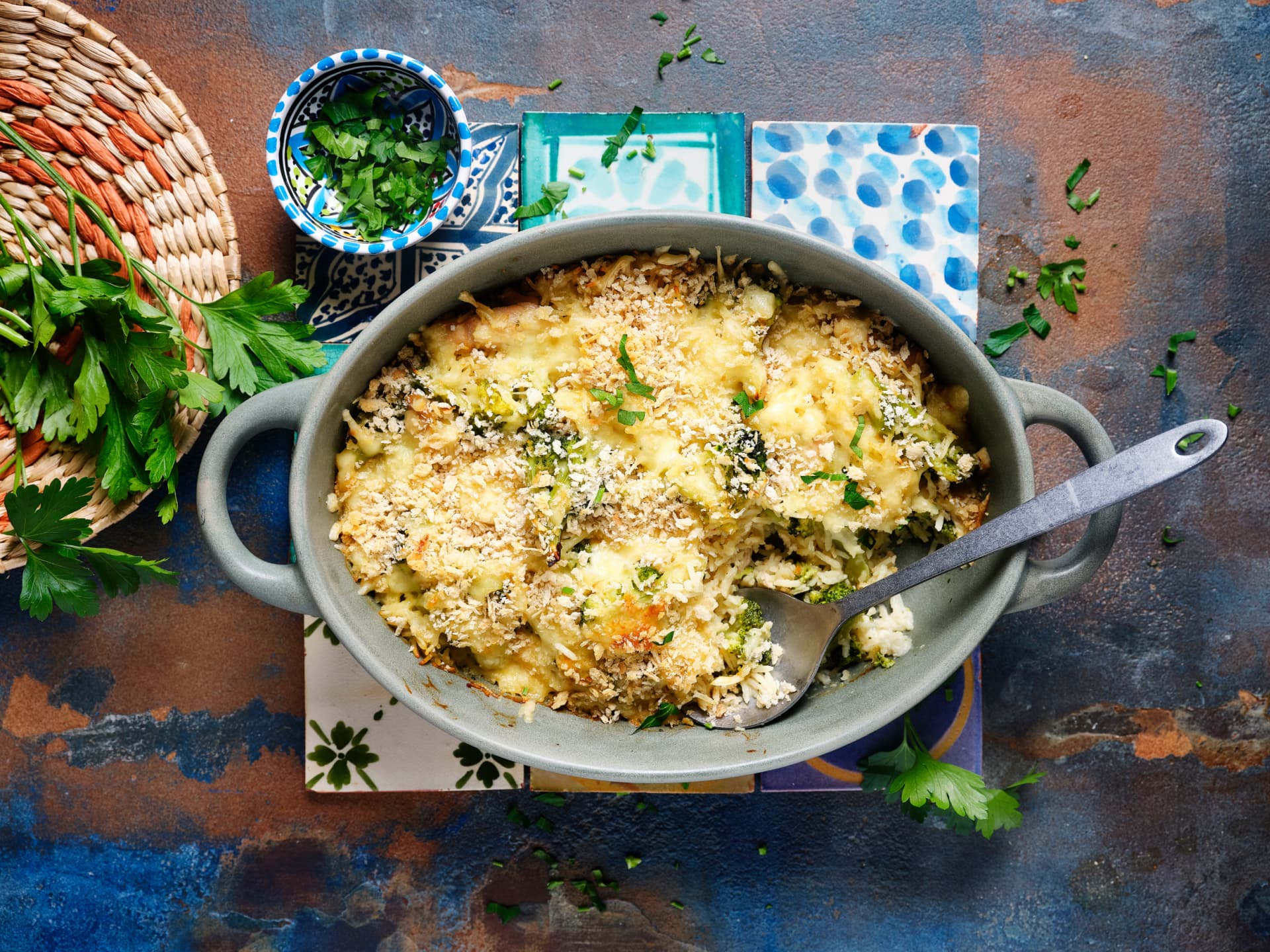 Gebackener Reis mit Hähnchen und Brokkoli