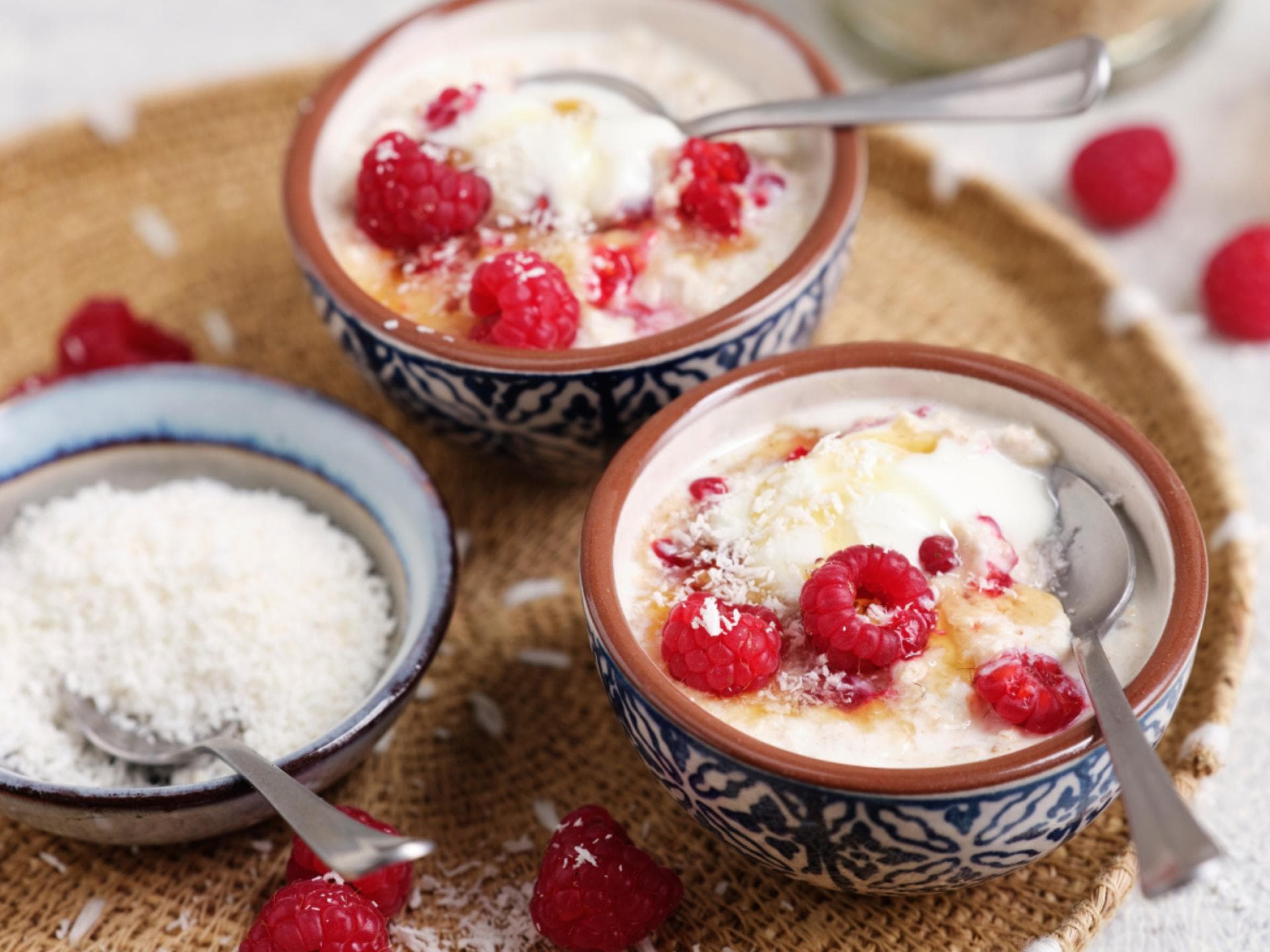 Haferbrei mit Kokos und Früchten 