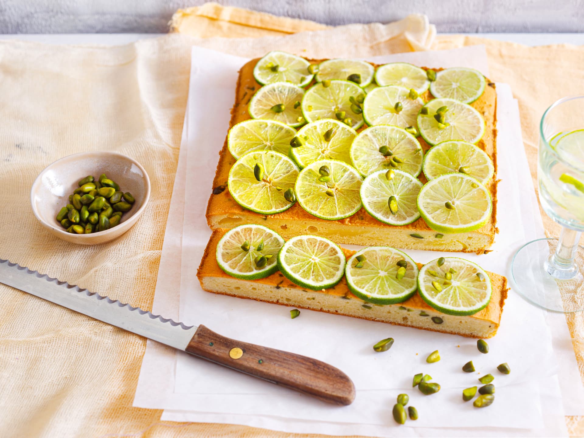 Blitz-Limetten-Pistazienkuchen vom Blech