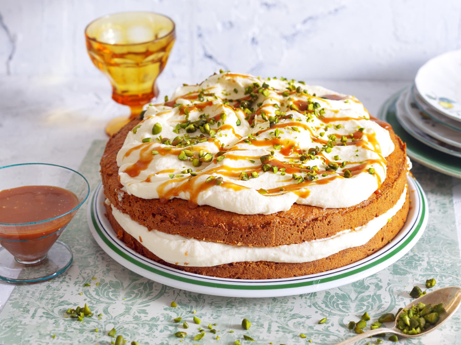 Karotten-Käsekuchen mit Pistazien und Salzkaramell