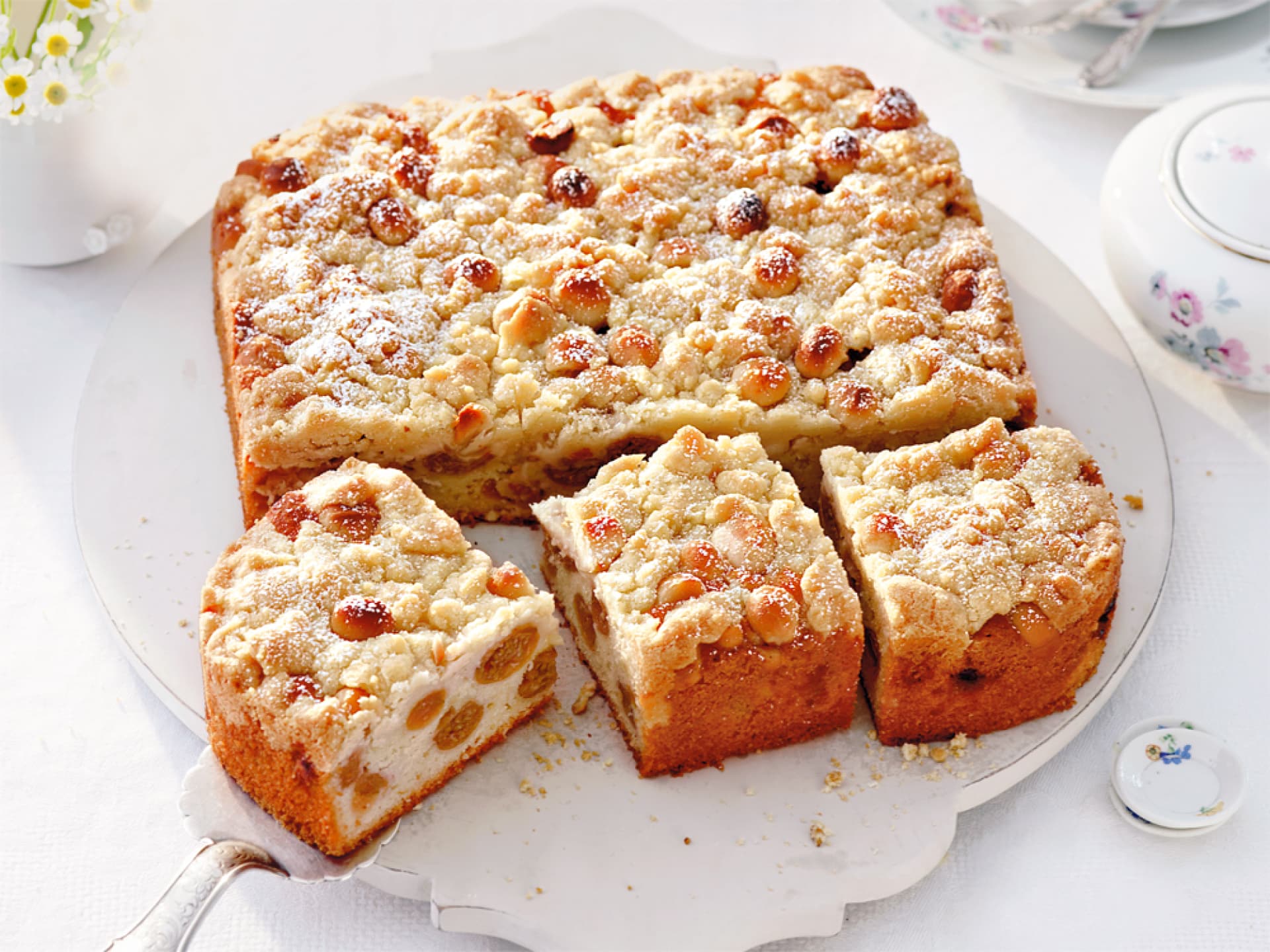 Stachelbeerkuchen mit Macadamia-Streuseln