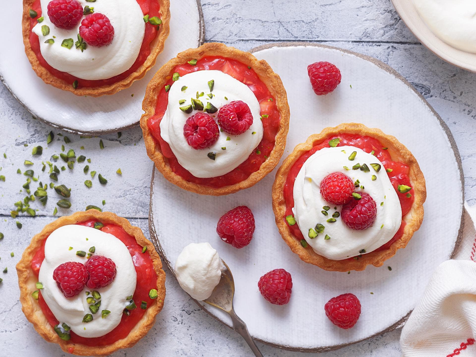Rhabarber-Torteletts mit Himbeeren 