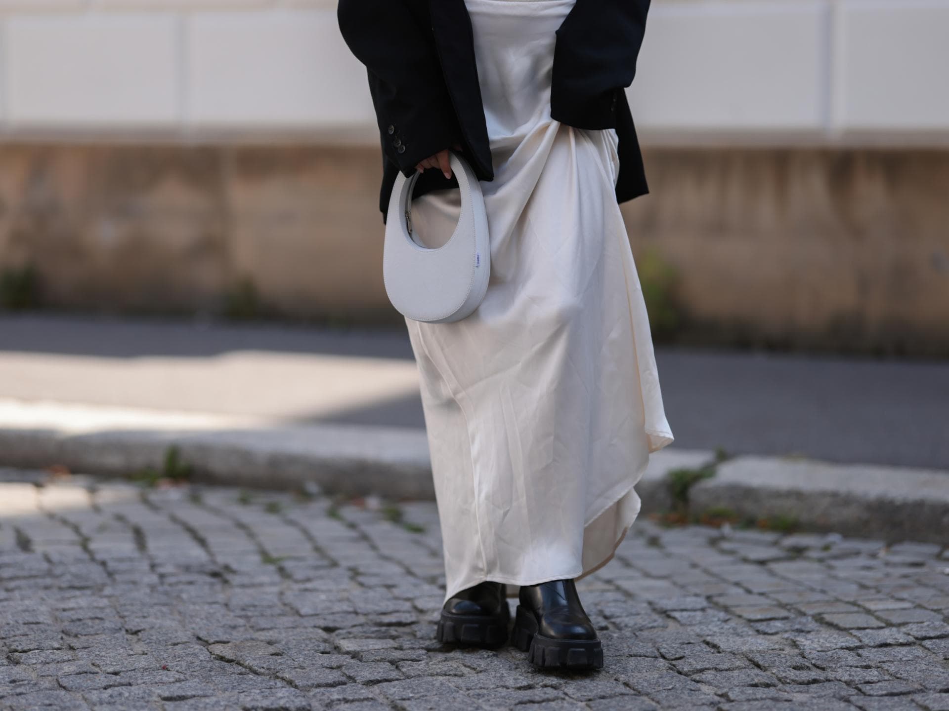Satinrock mit Boots