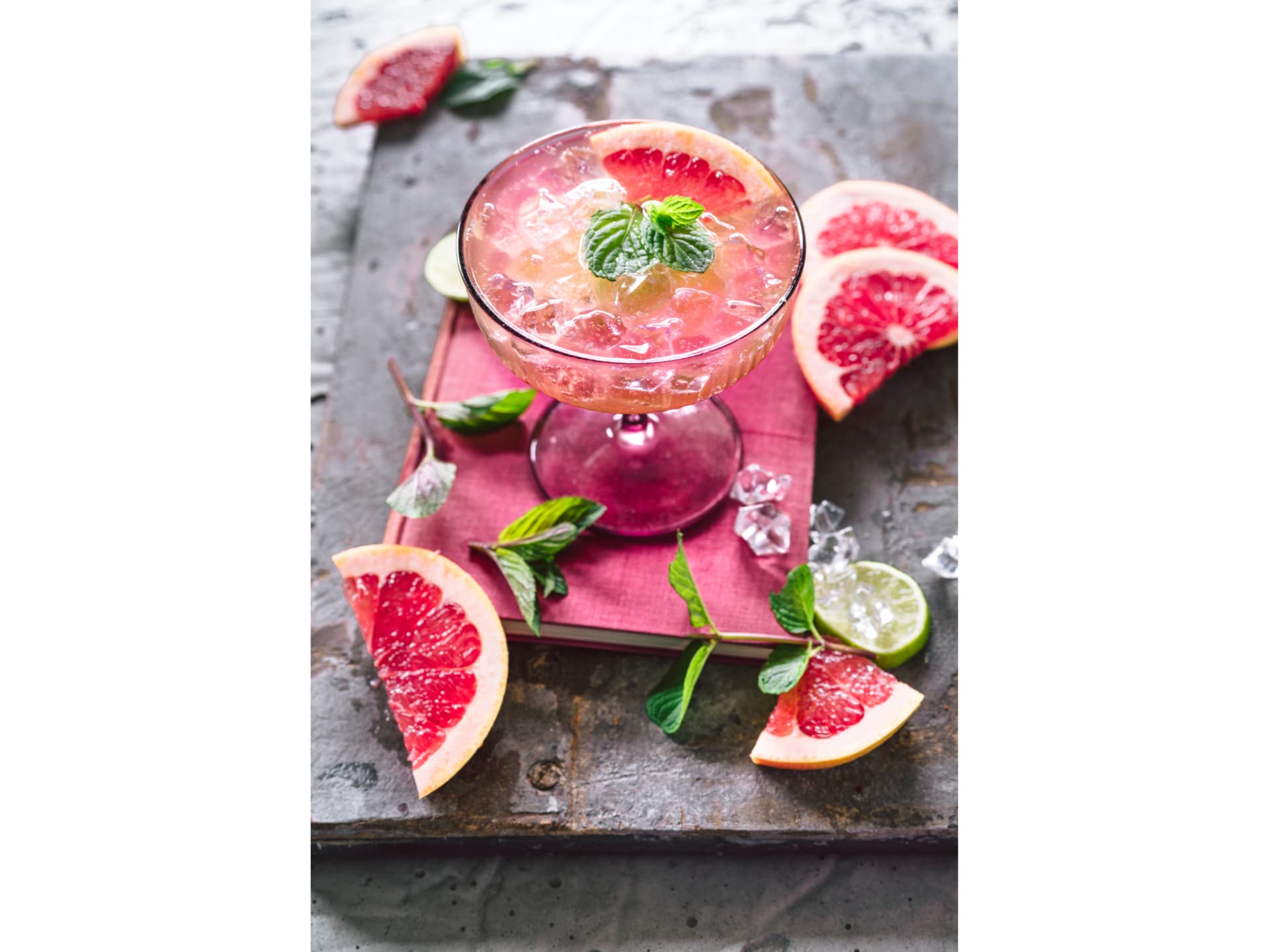 Pink Grapefruit Mocktail ohne Alkohol und Zucker