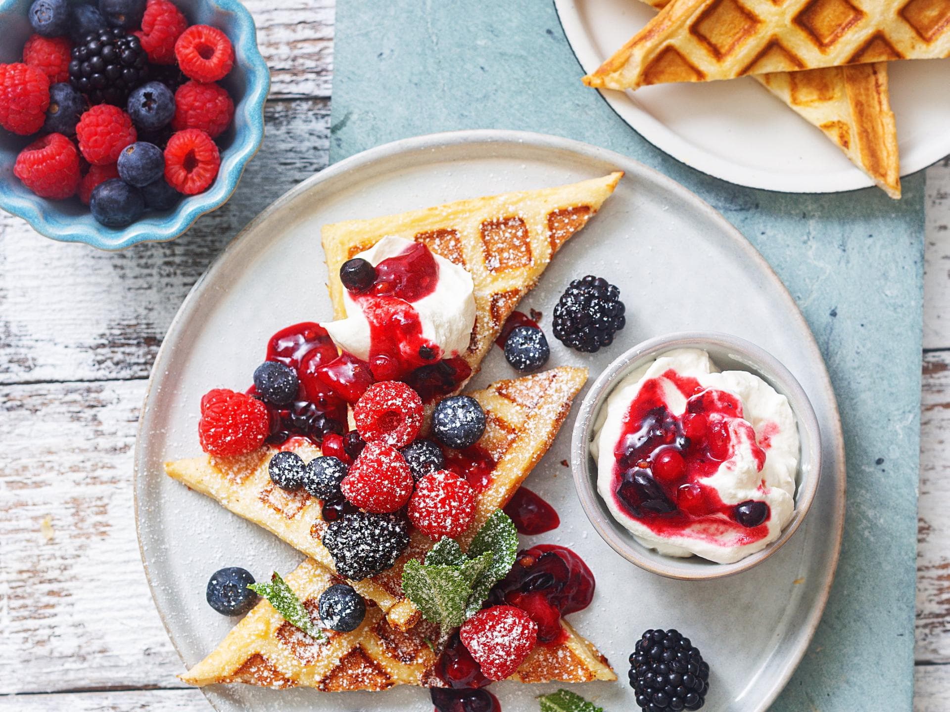 Süße Arme Ritter mit Beeren