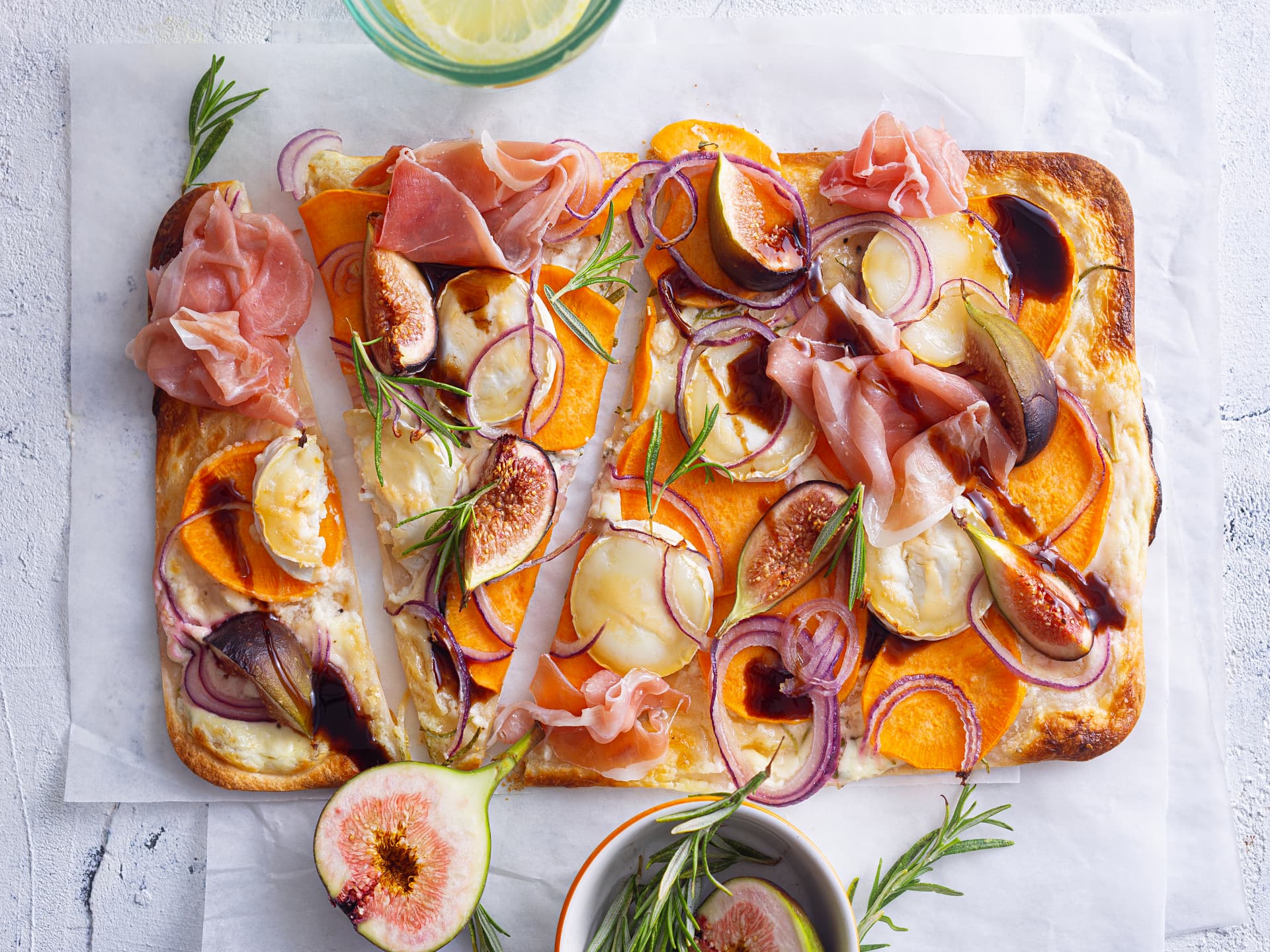 Rezept für einen mediterranen Flammkuchen mit Feigen Mediterraner Flammkuchen mit Feigen