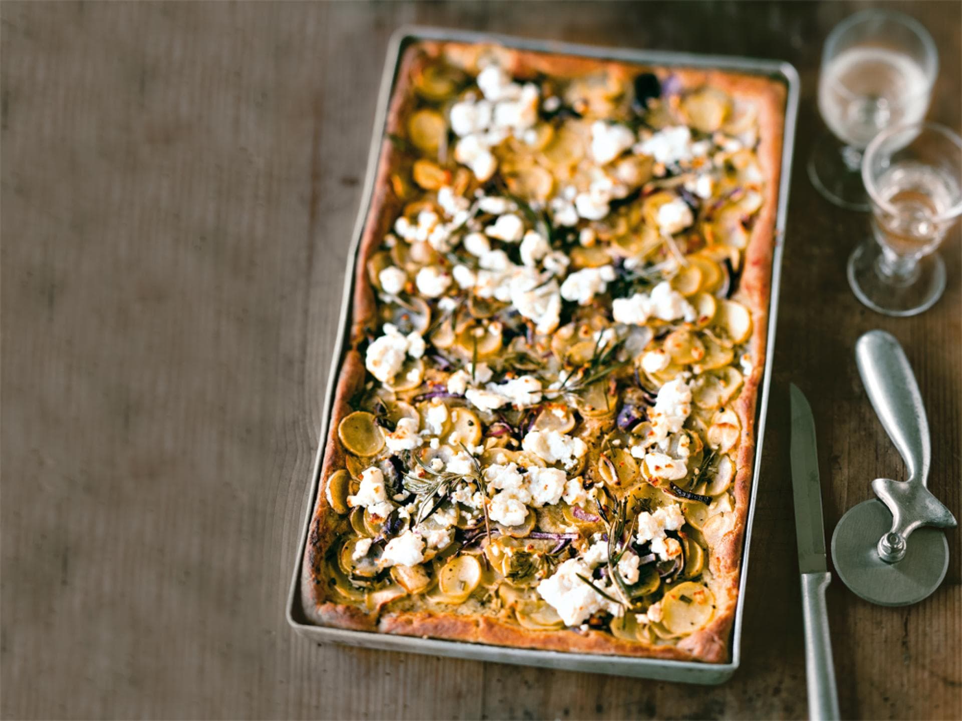 Kartoffel-Pizza mit Feta und Rosmarin 