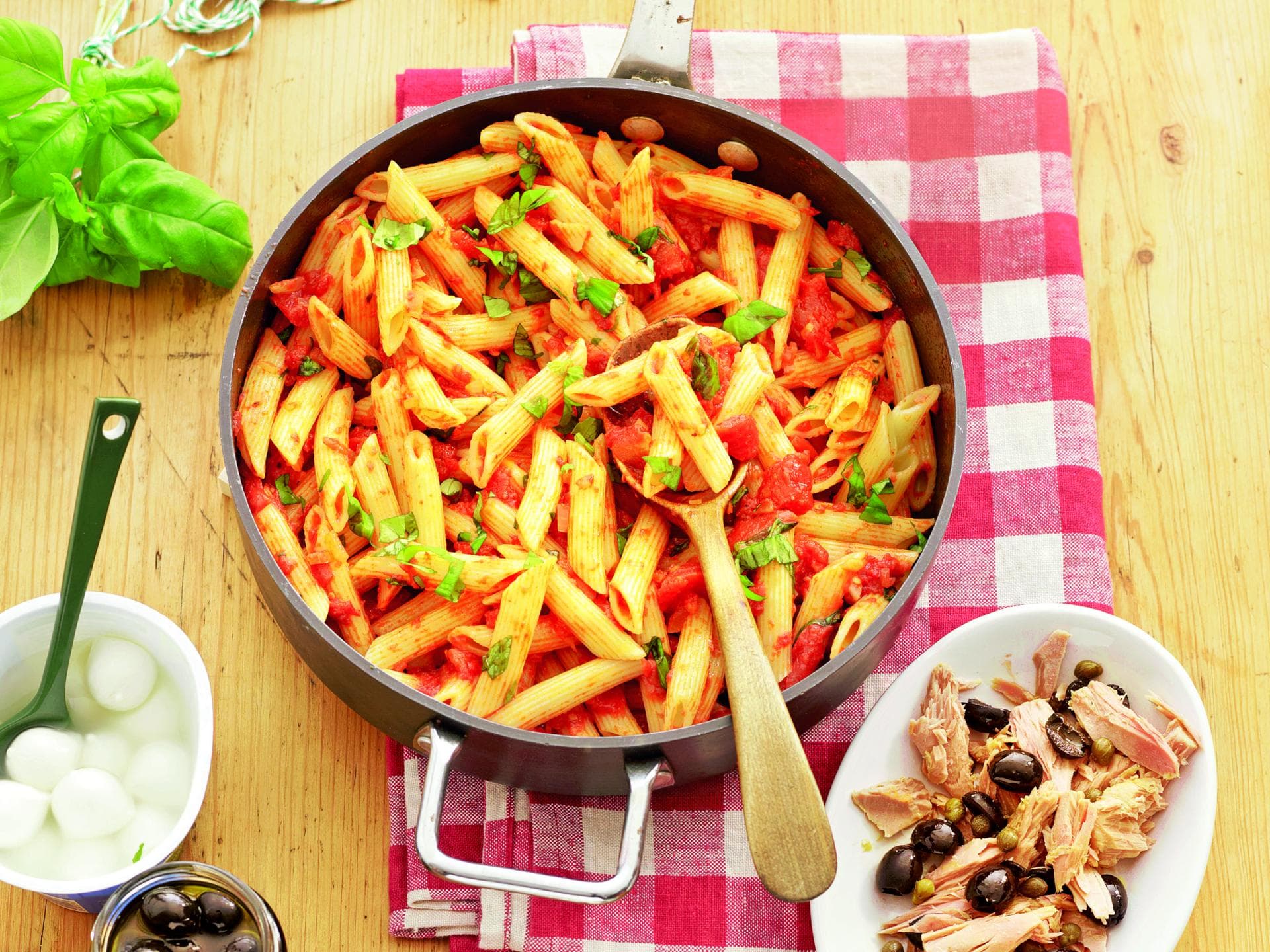 Penne mit Tomatensoße 