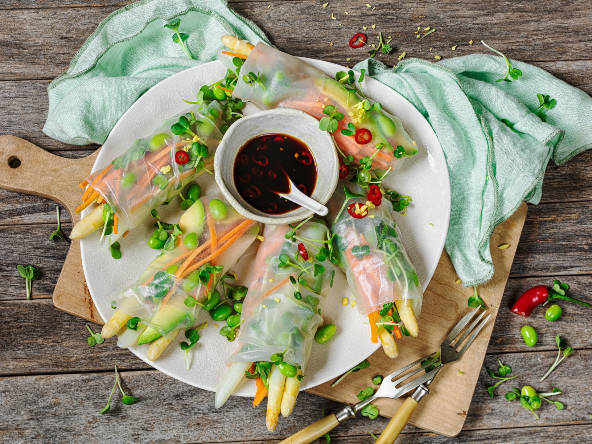 Rezept unter 500 kcal für Sommerrollen mit Spargel und Edamame