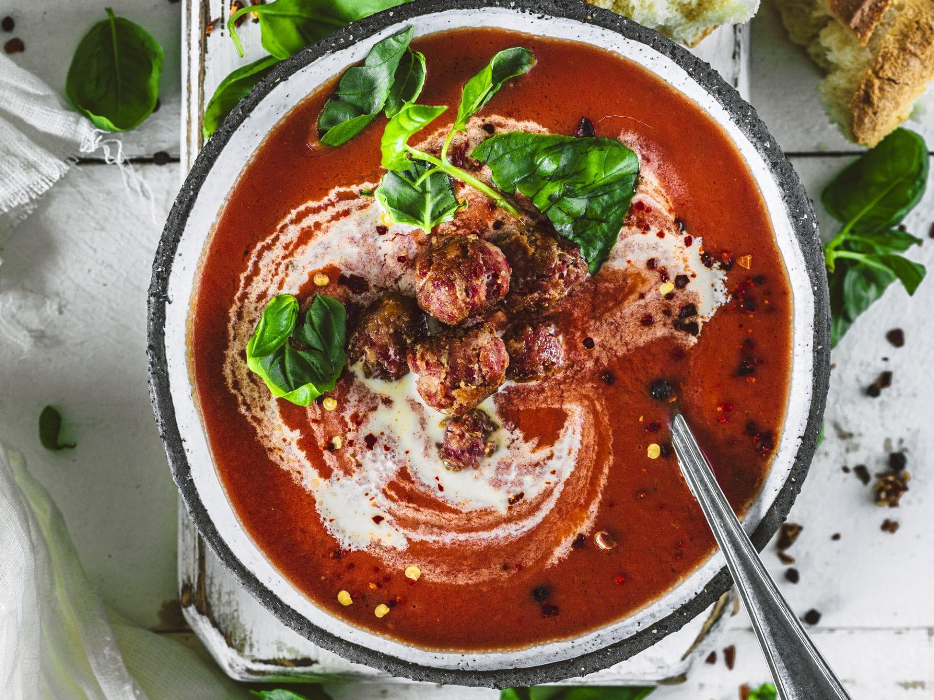 Tomatensuppe mit Salsiccia 